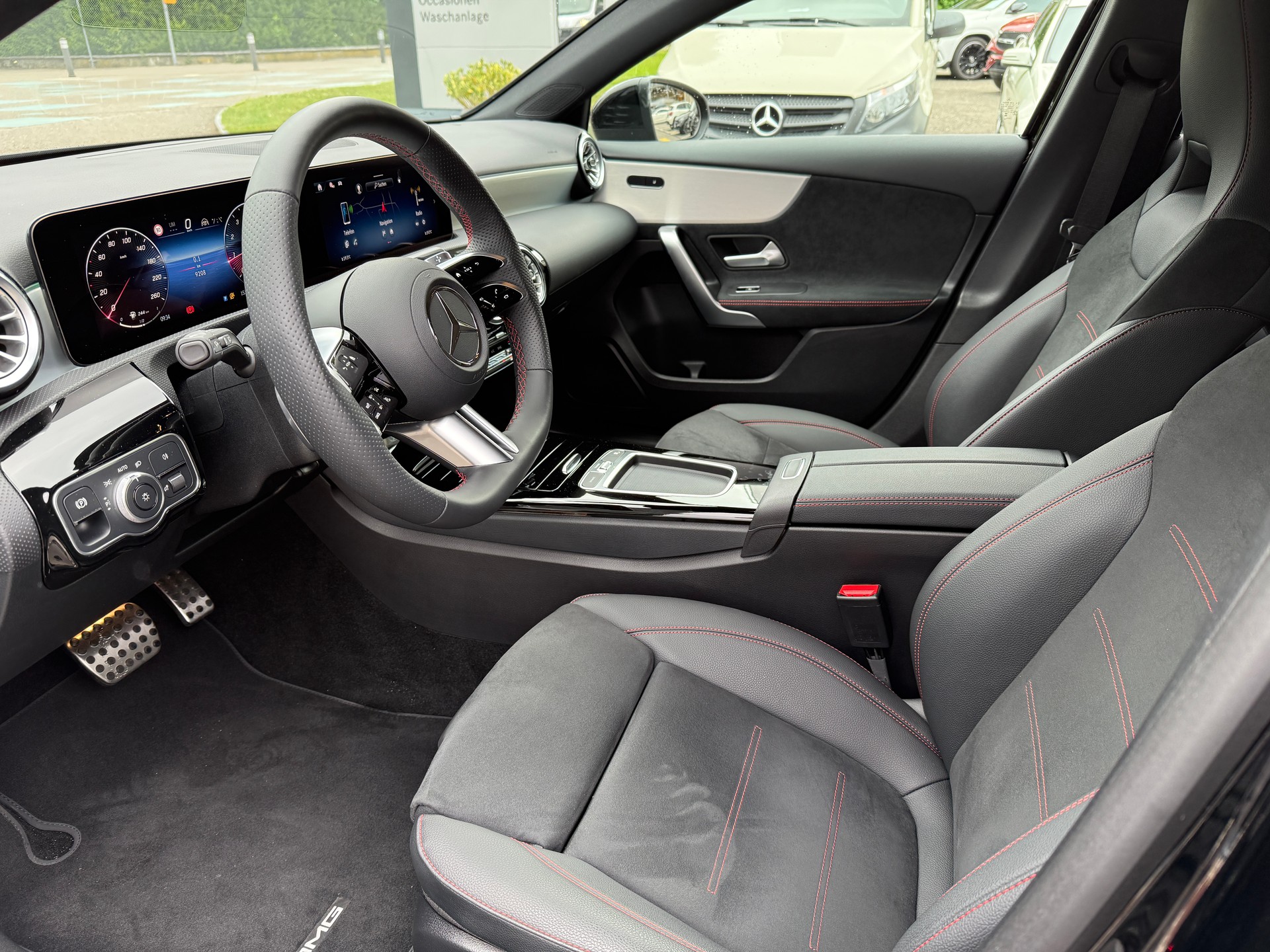 MERCEDES-BENZ A 200 AMG Line-image-3
