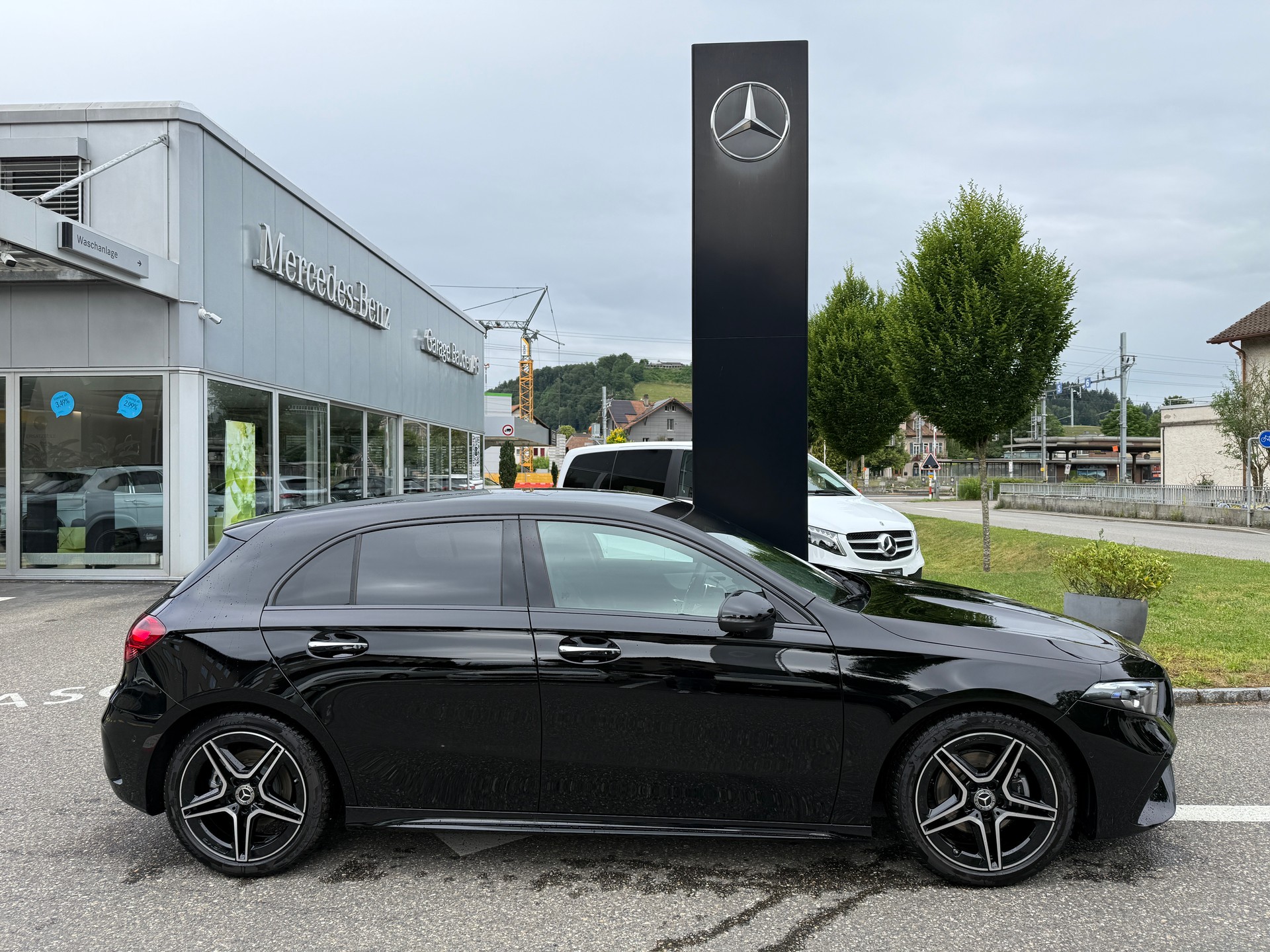 MERCEDES-BENZ A 200 AMG Line-image-9