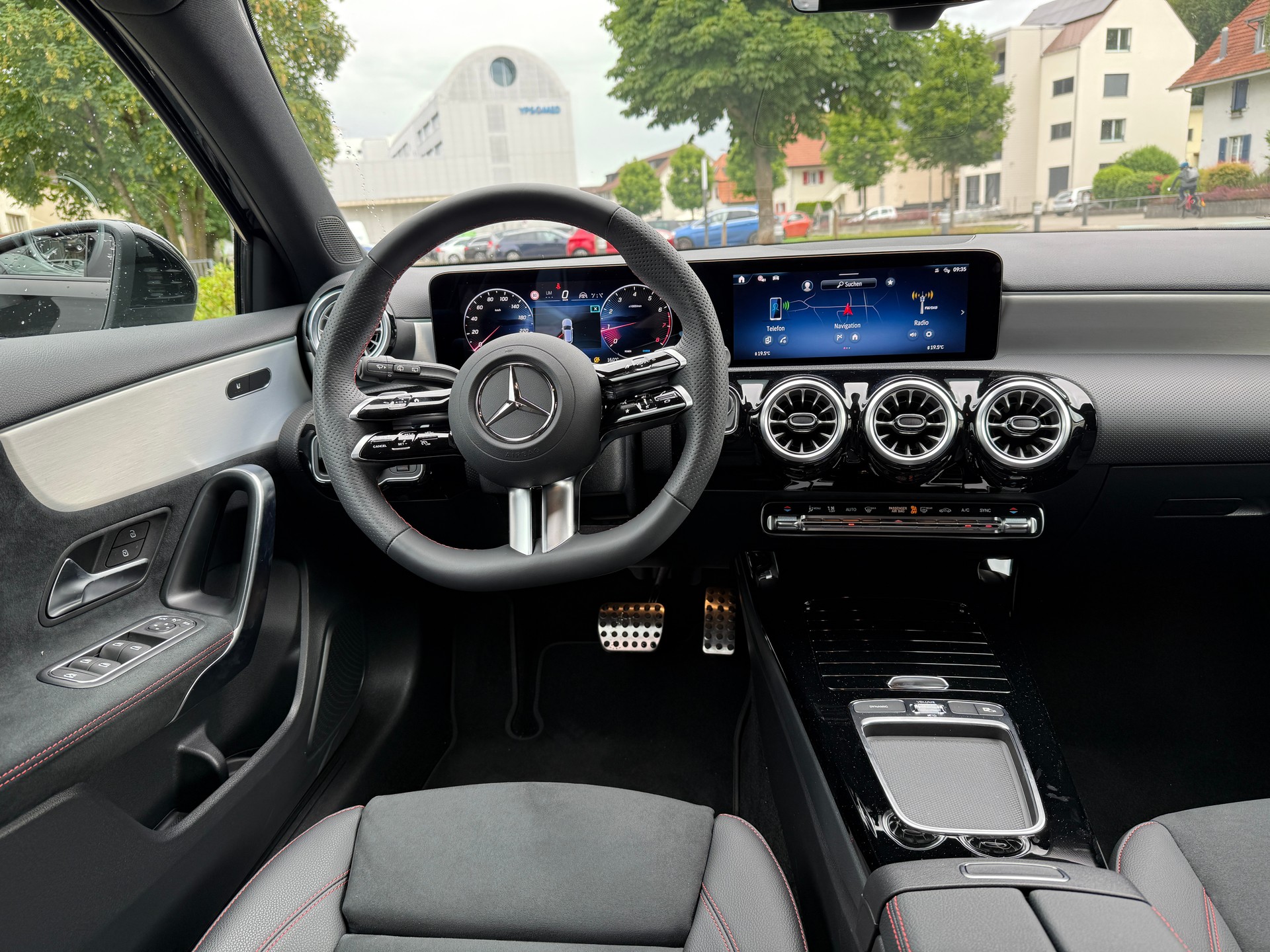 MERCEDES-BENZ A 200 AMG Line-image-4