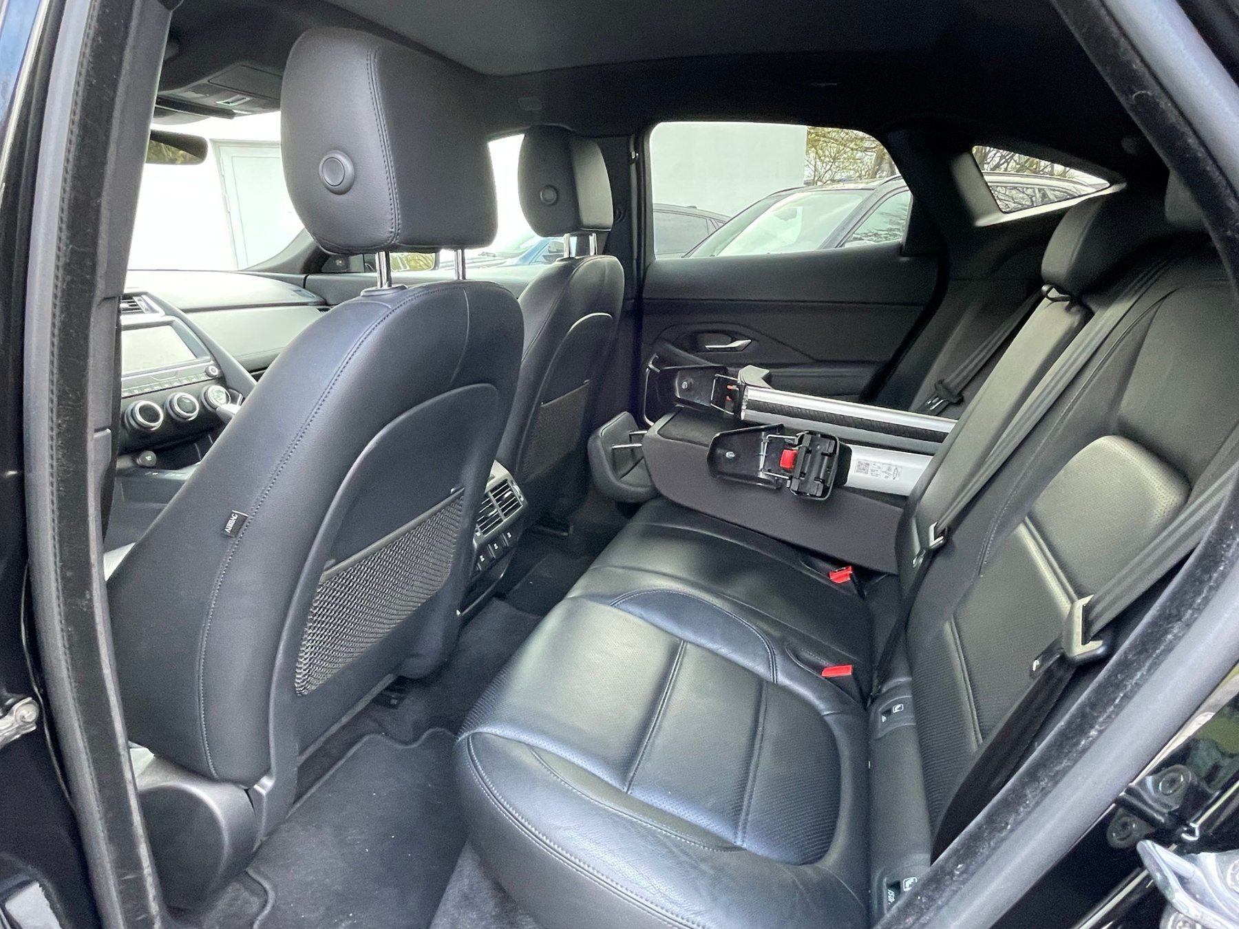 JAGUAR E-Pace 2.0 P250 S AWD Automatik-image-6
