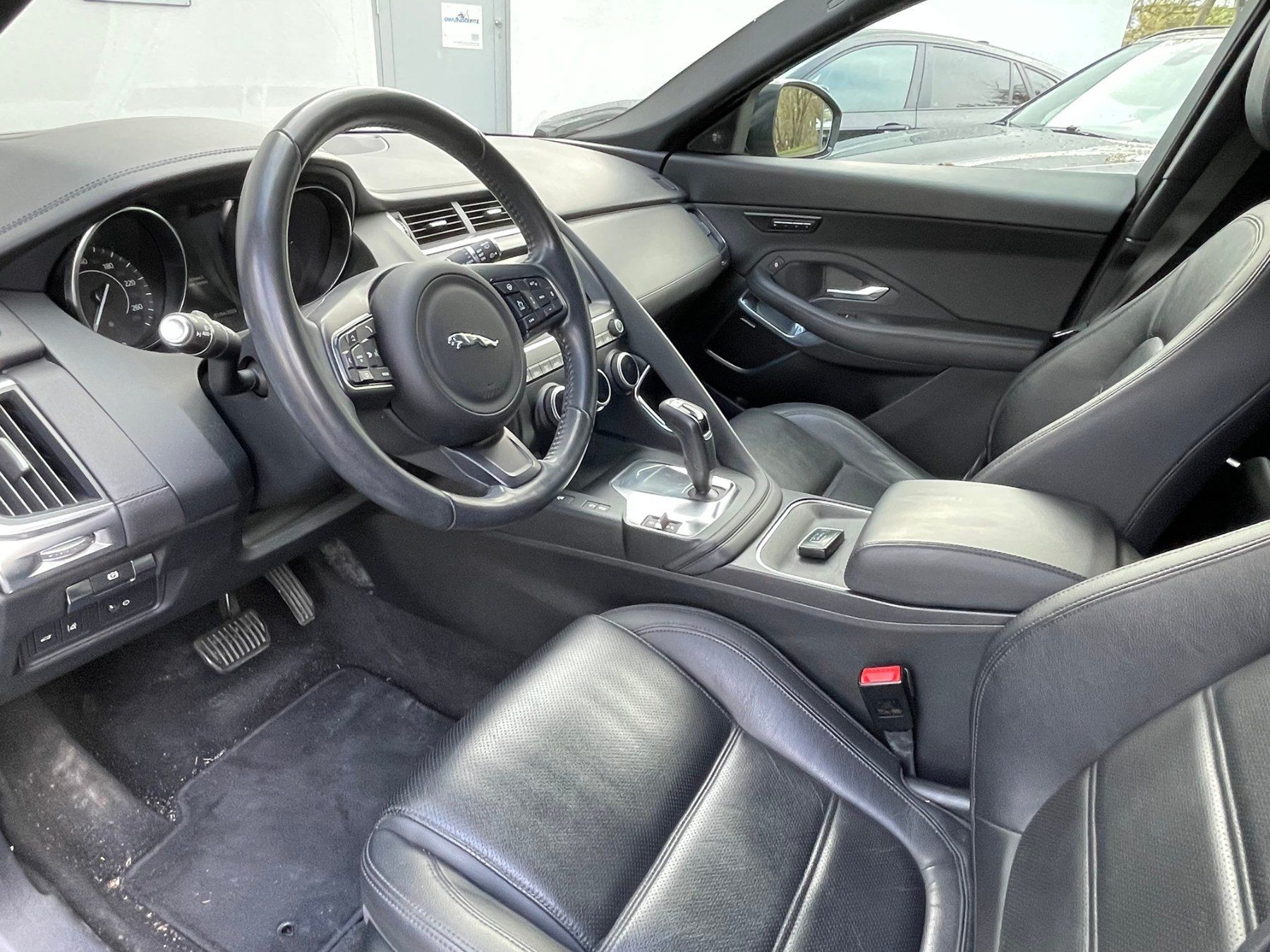 JAGUAR E-Pace 2.0 P250 S AWD Automatik-image-5