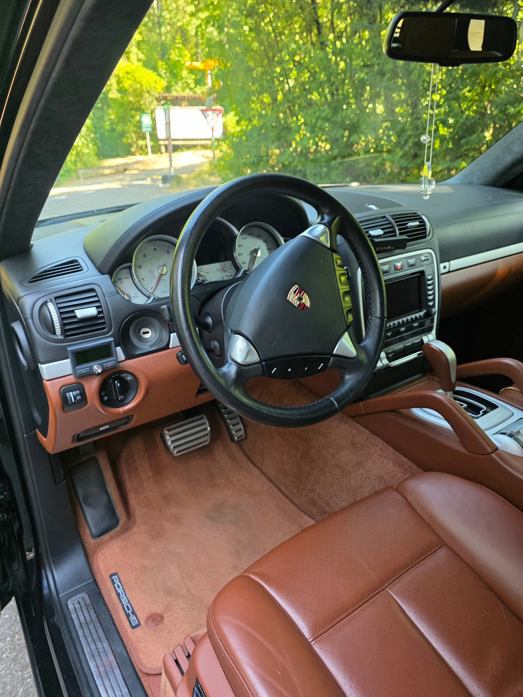 PORSCHE 4.8 V8 Turbo-image-3