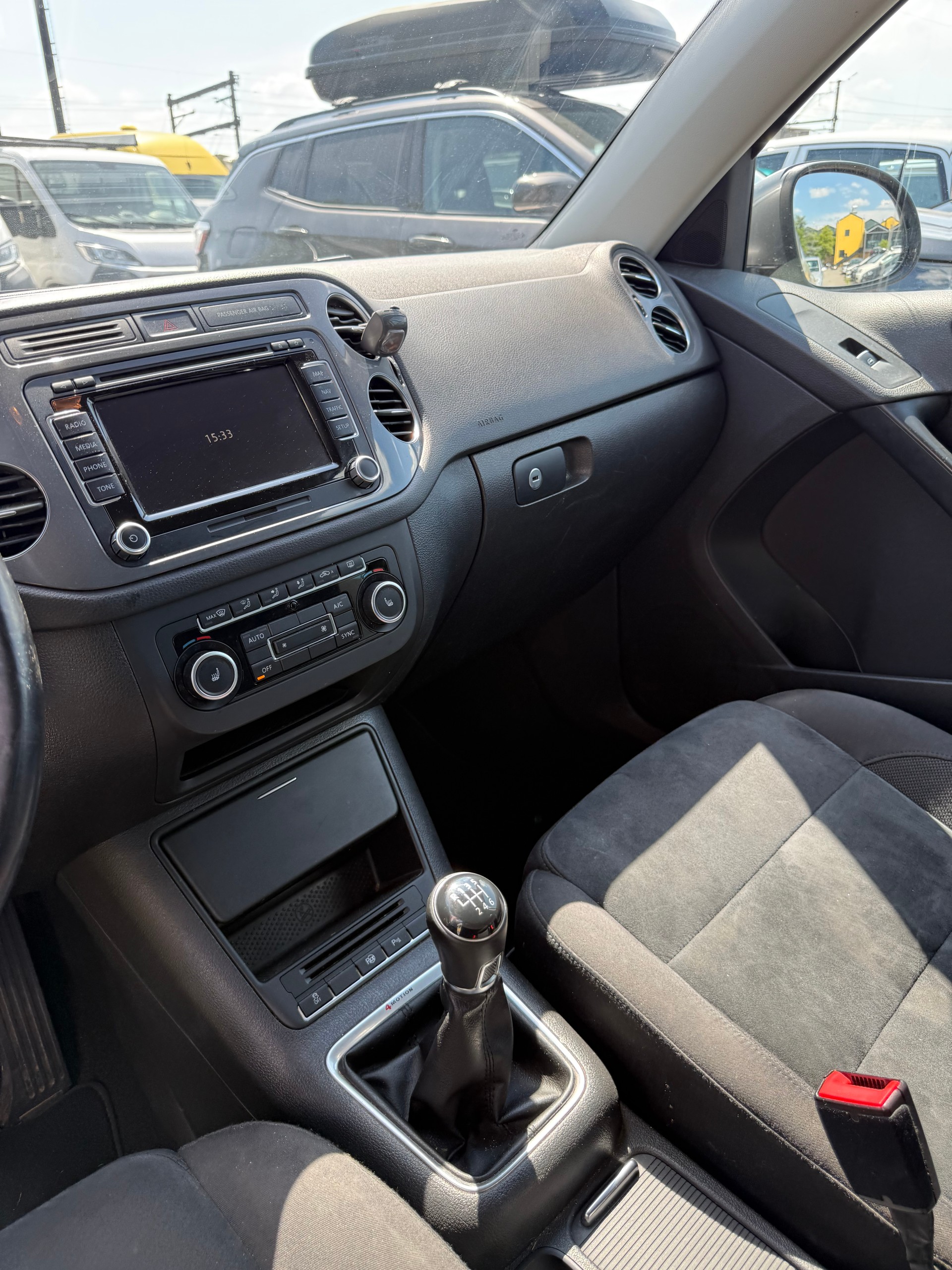 VW Tiguan 1.4 TSI Sport&Style 4Motion-image-9