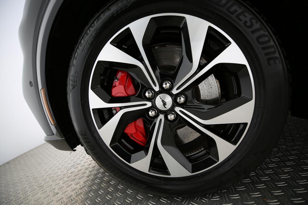 FORD Mustang Mach-E Standard AWD-image-6