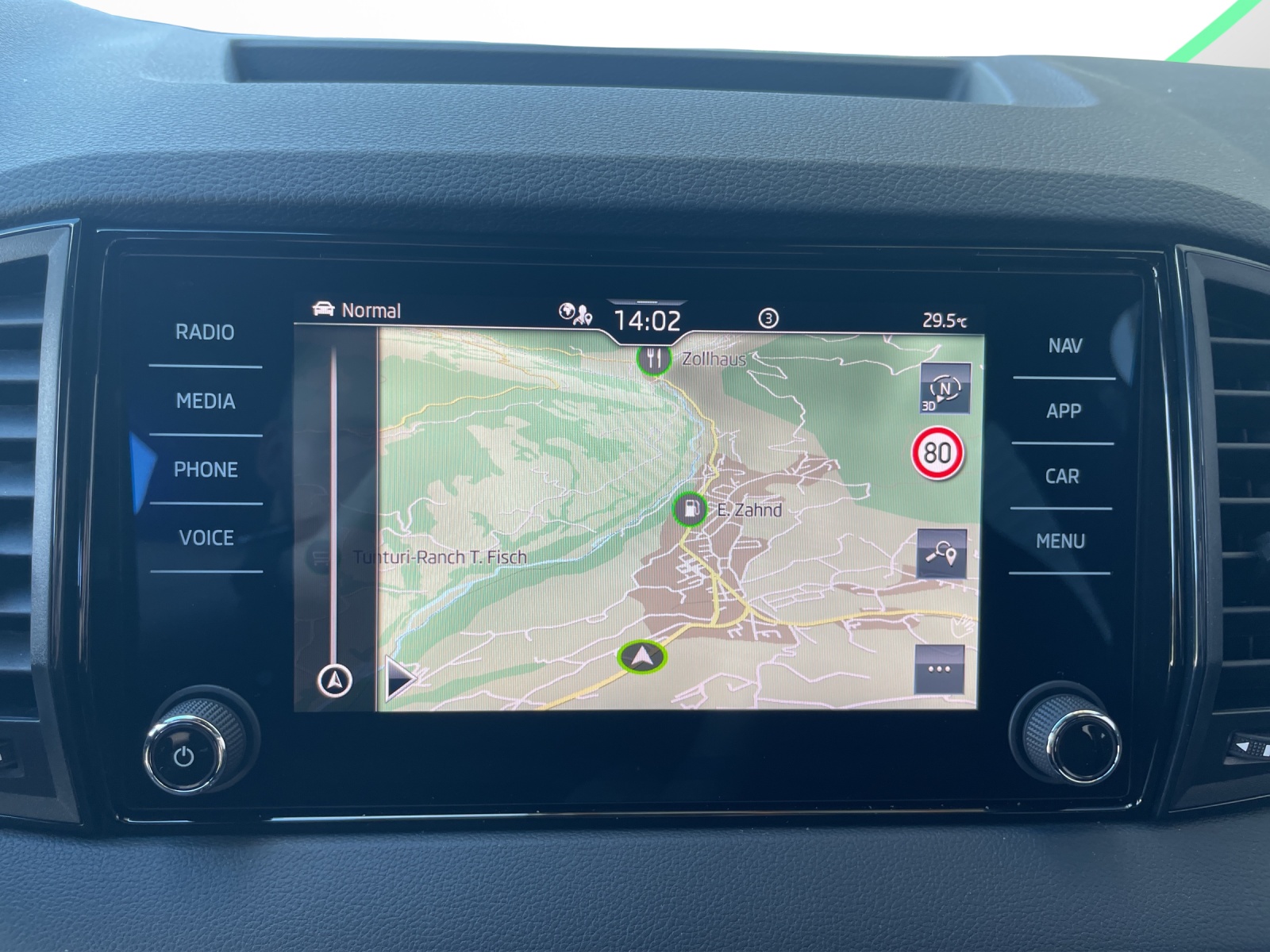 SKODA Karoq 2.0 TSI SportLine 4x4 DSG-image-11