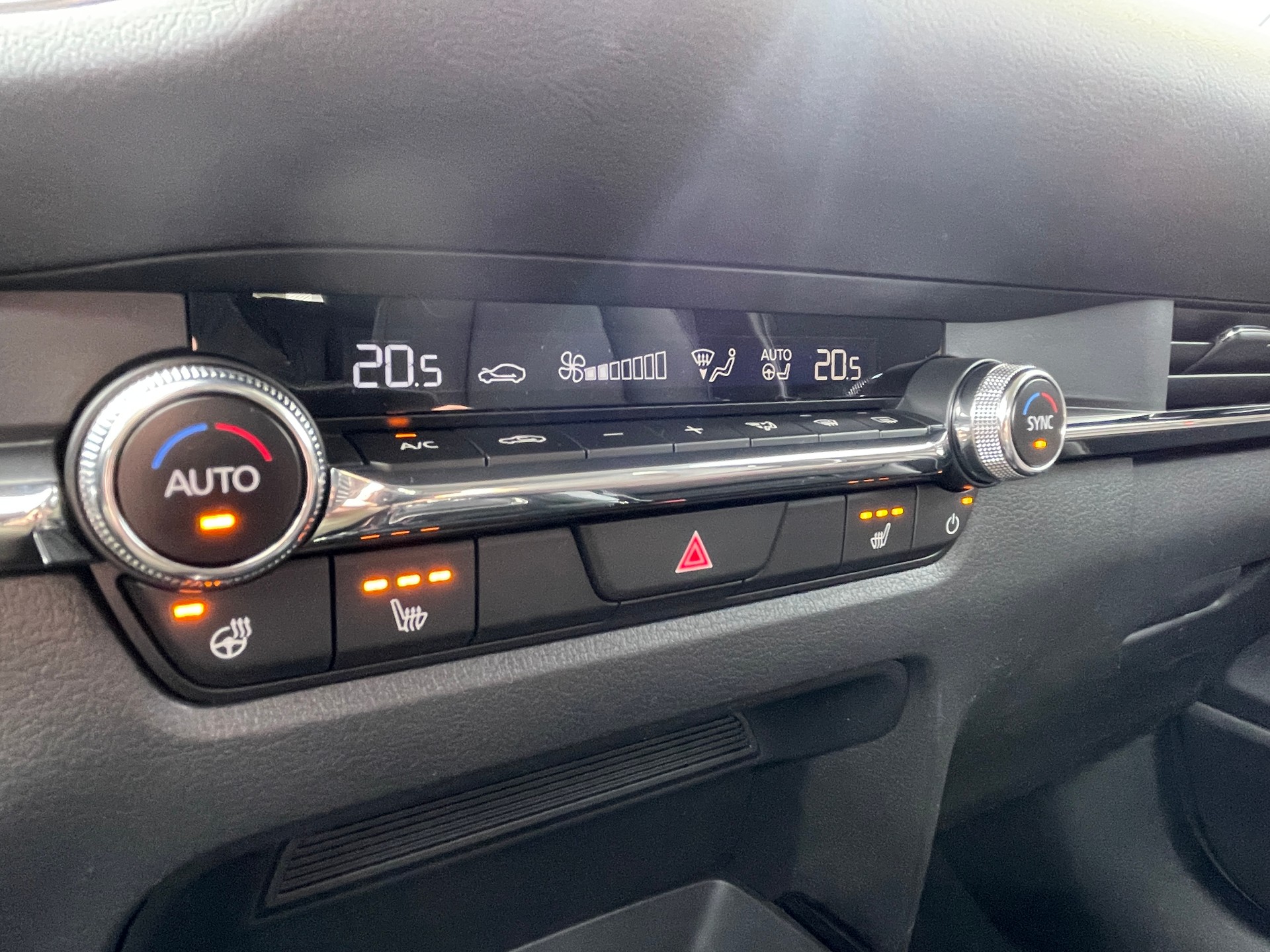 MAZDA CX-30 SKYACTIV-X 186 M Hybrid Exclusive Line AWD AT-image-10