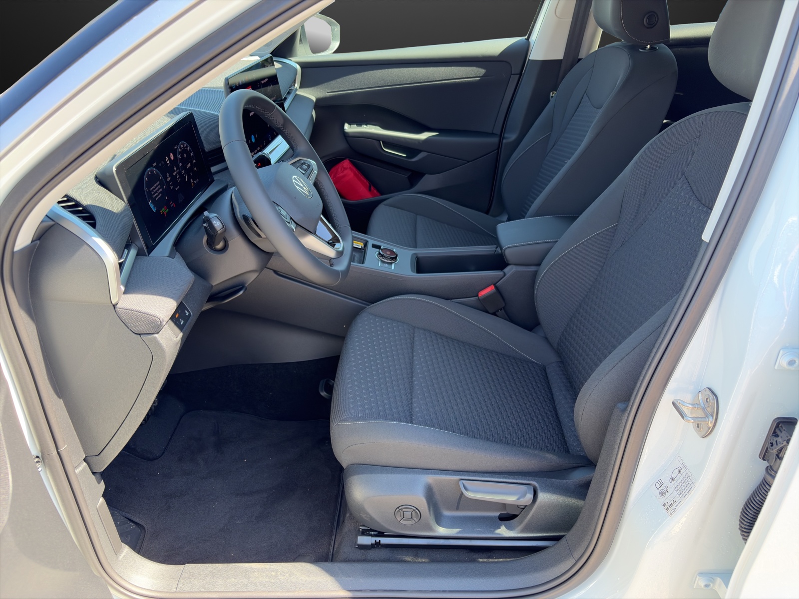 VW T-Roc 1.5 eTSI mHEV Life DSG-image-7