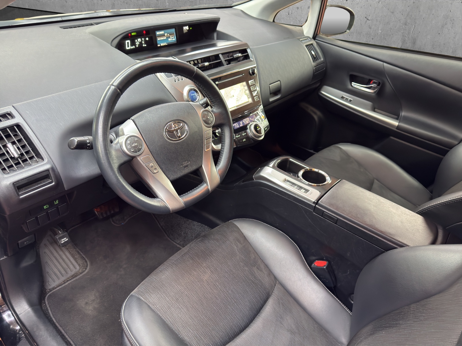 TOYOTA Prius+ 1.8 VVT-i HSD Style-image-6