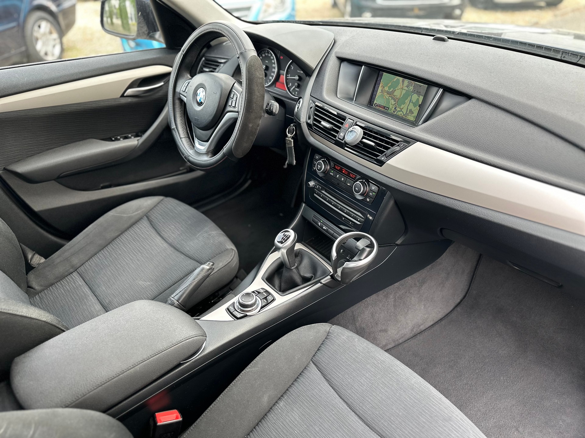 BMW X1 sDrive 18i xLine-image-7