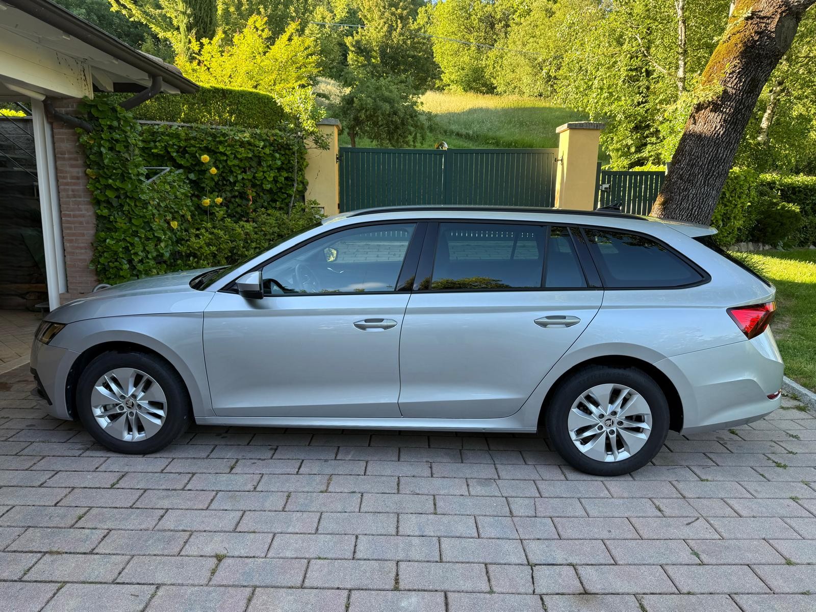 SKODA 2.0 TDI Ambition 4x4 DSG-image-2