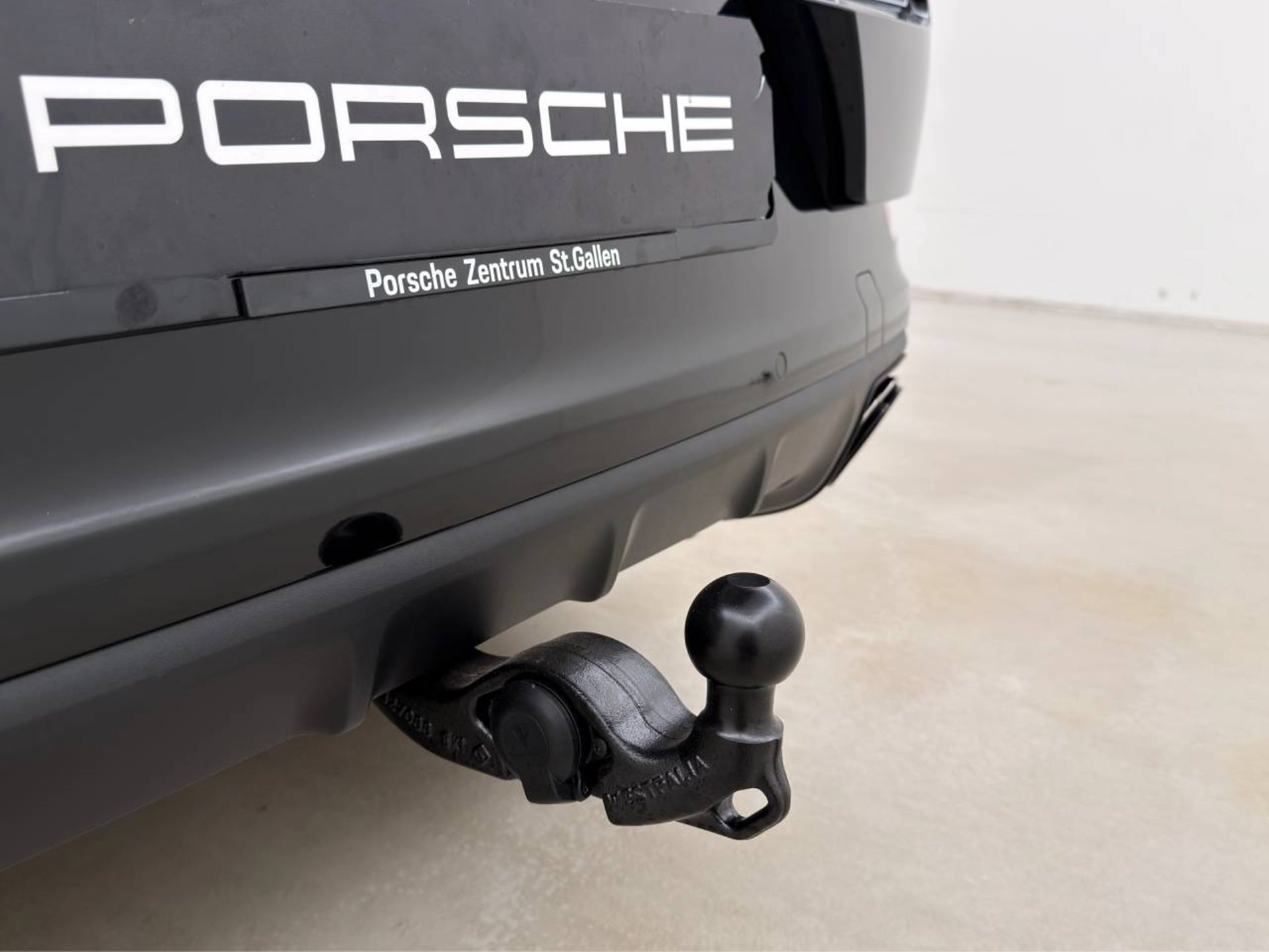 PORSCHE Cayenne E-Hybrid Black Edition-image-10