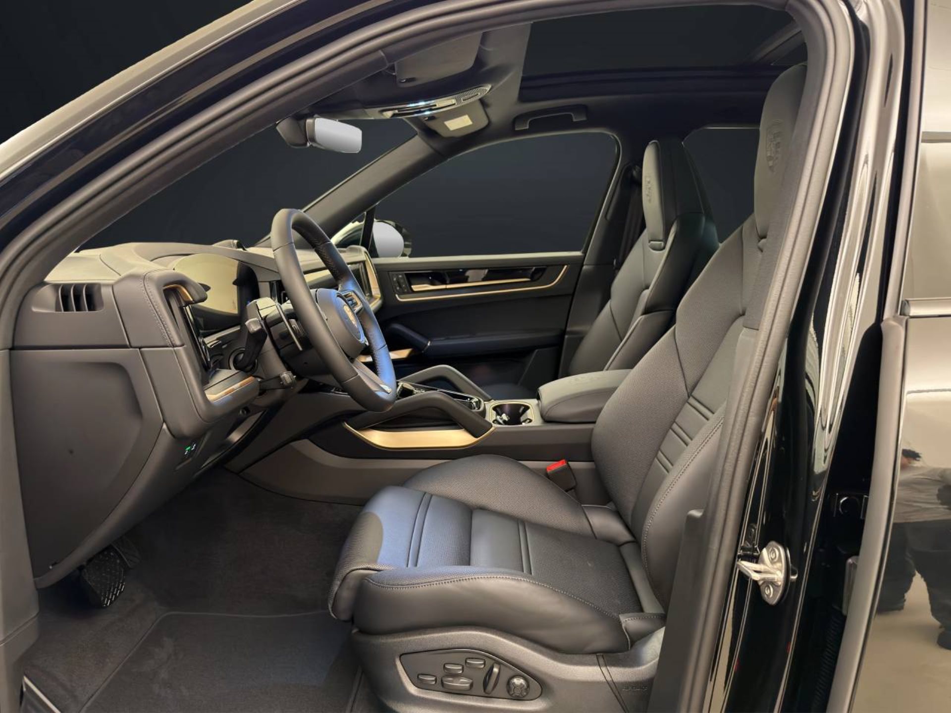 PORSCHE Cayenne E-Hybrid Black Edition-image-4