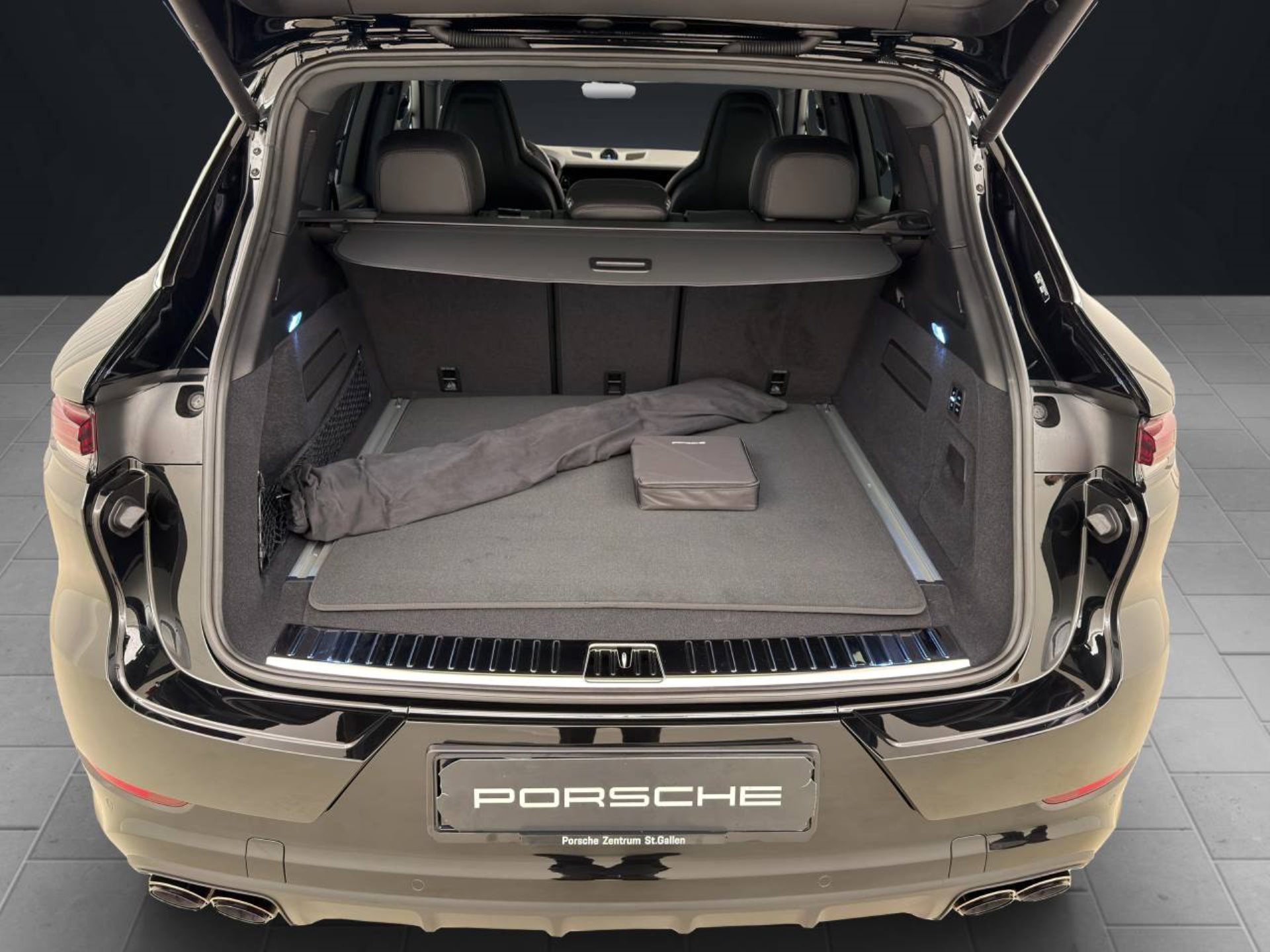 PORSCHE Cayenne E-Hybrid Black Edition-image-20