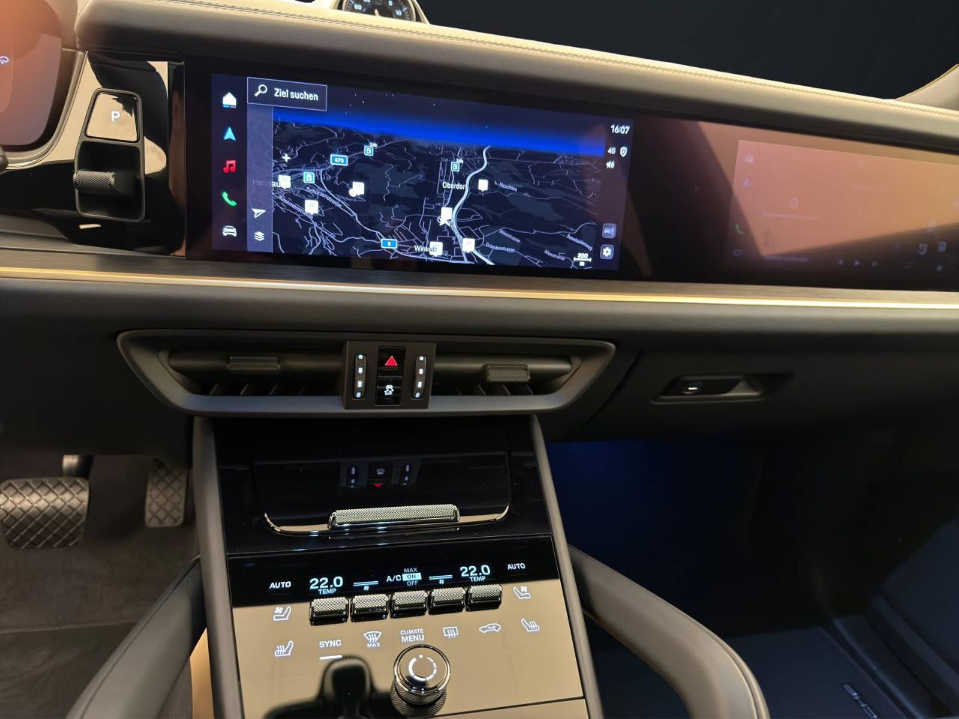 PORSCHE Cayenne E-Hybrid Black Edition-image-16