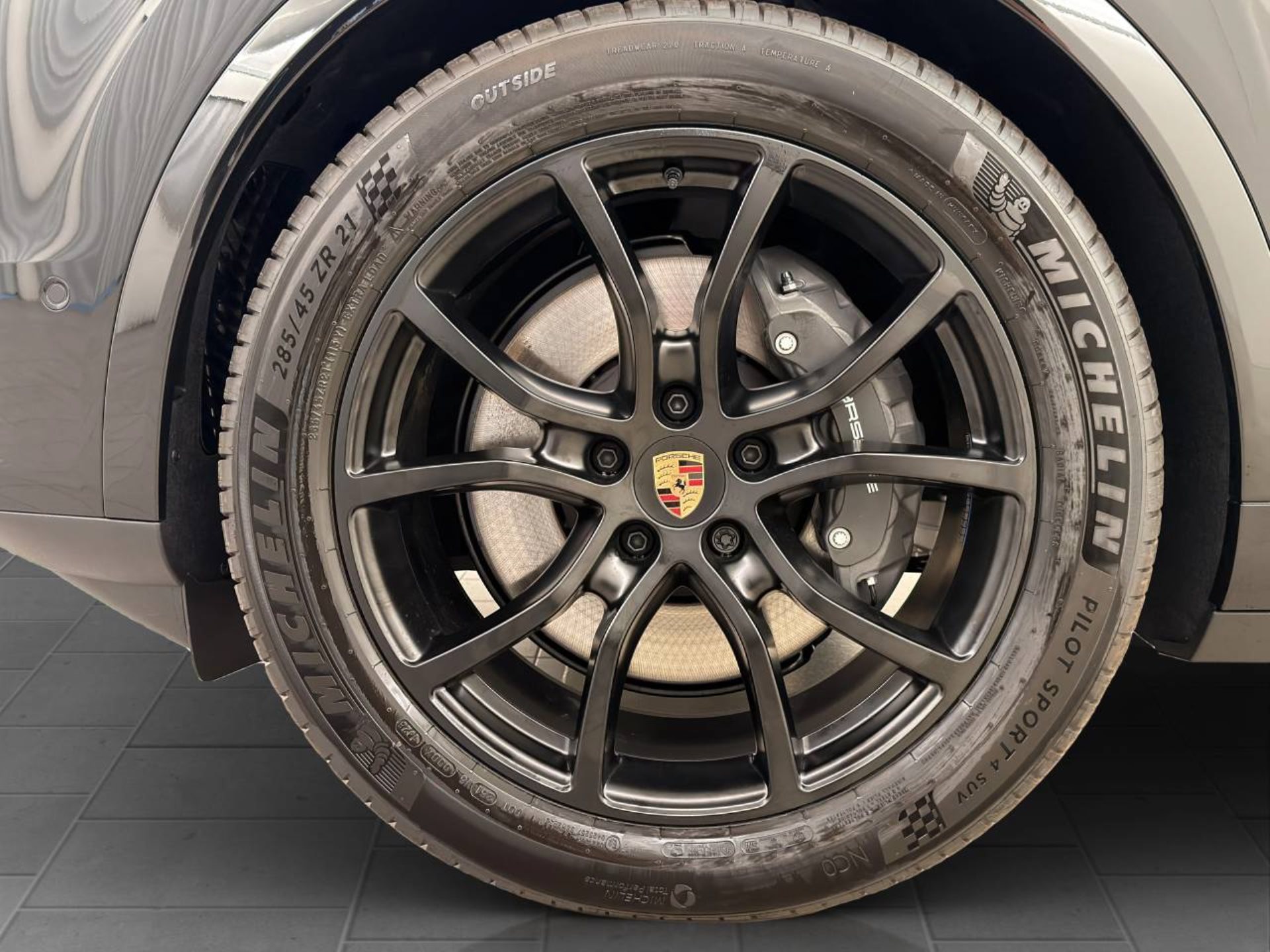 PORSCHE Cayenne E-Hybrid Black Edition-image-12