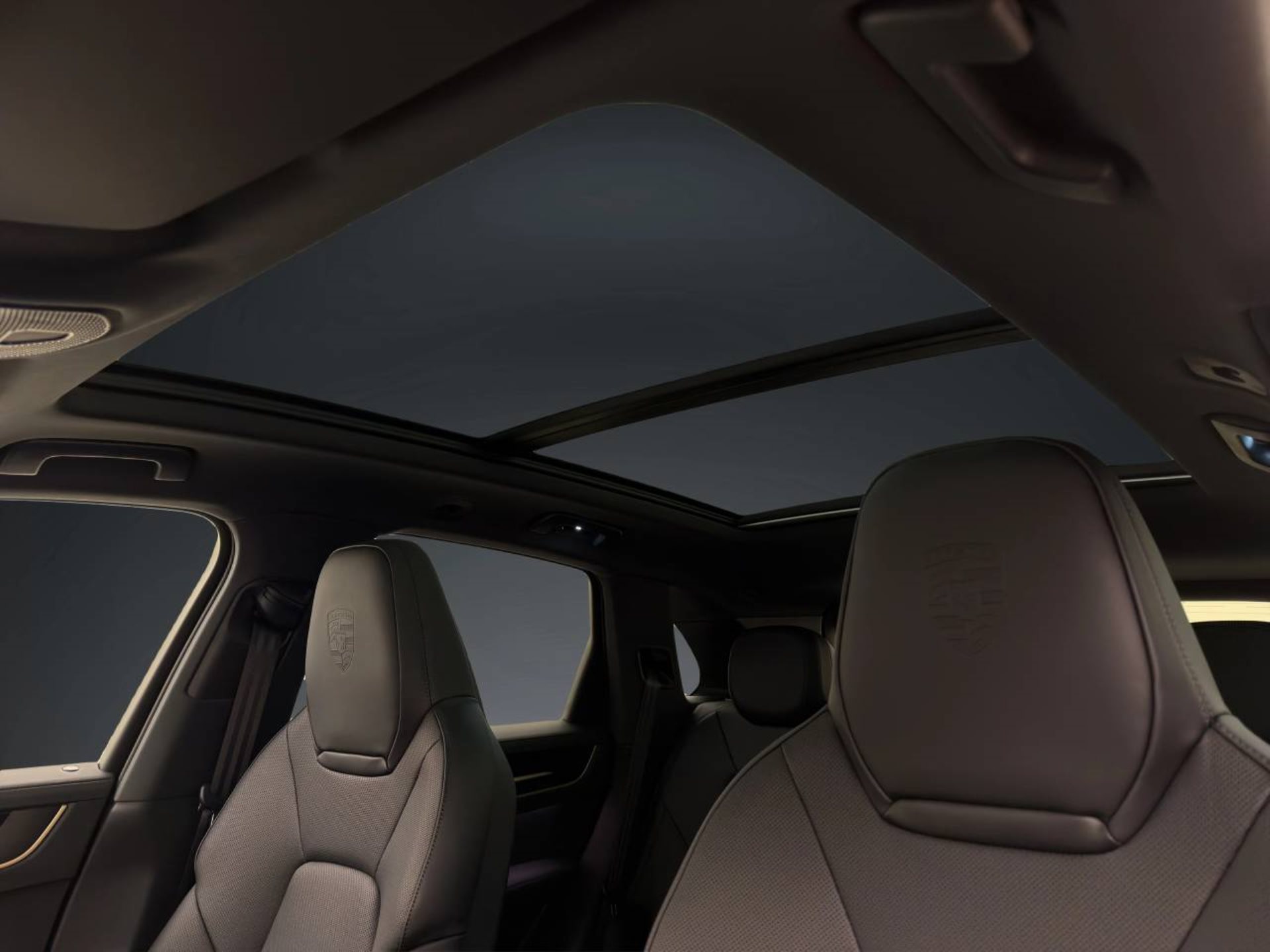 PORSCHE Cayenne E-Hybrid Black Edition-image-14