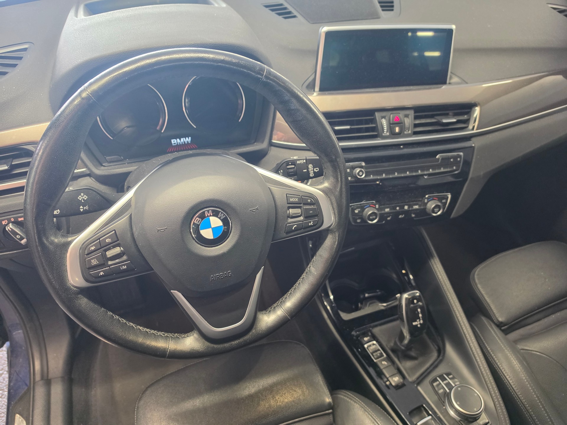 BMW X1 xDrive 20d xLine Steptronic-image-12