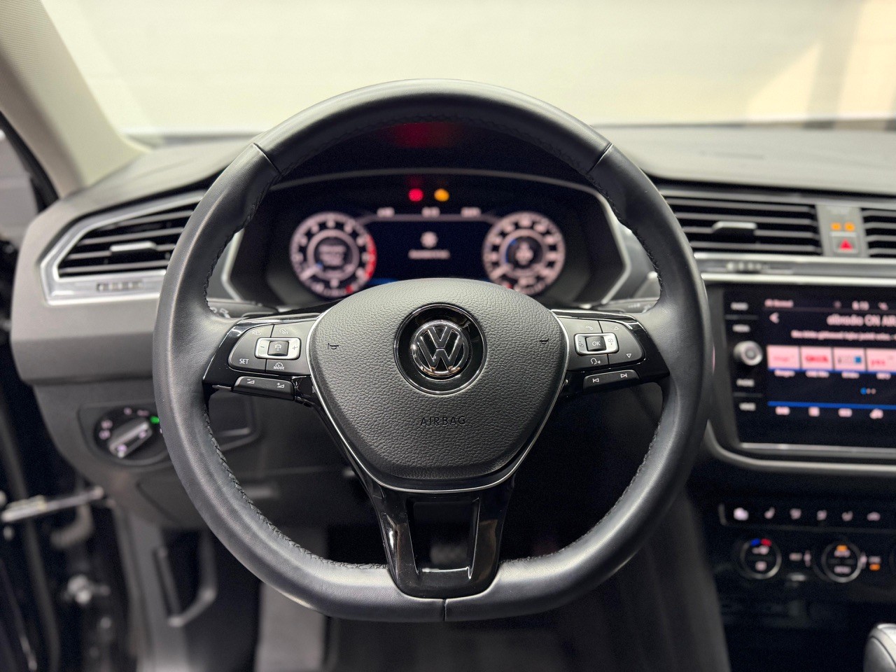 VW Tiguan 1.4TSI R-Line 4Motion DSG | Virtual Cockpit | ACC Tempomat | 360° Kamera-image-19