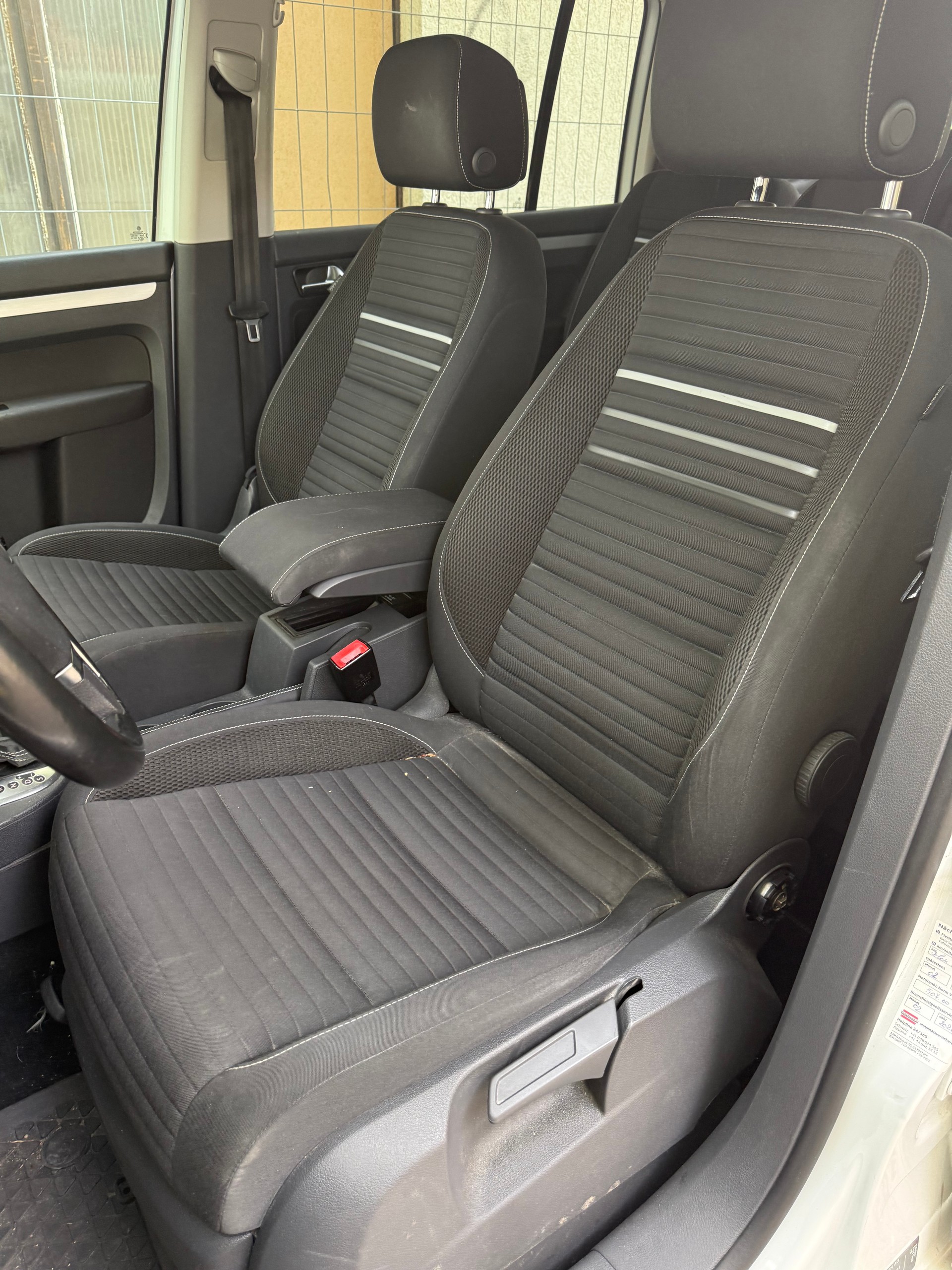 VW Touran 1.4 TSI Cup DSG-image-12