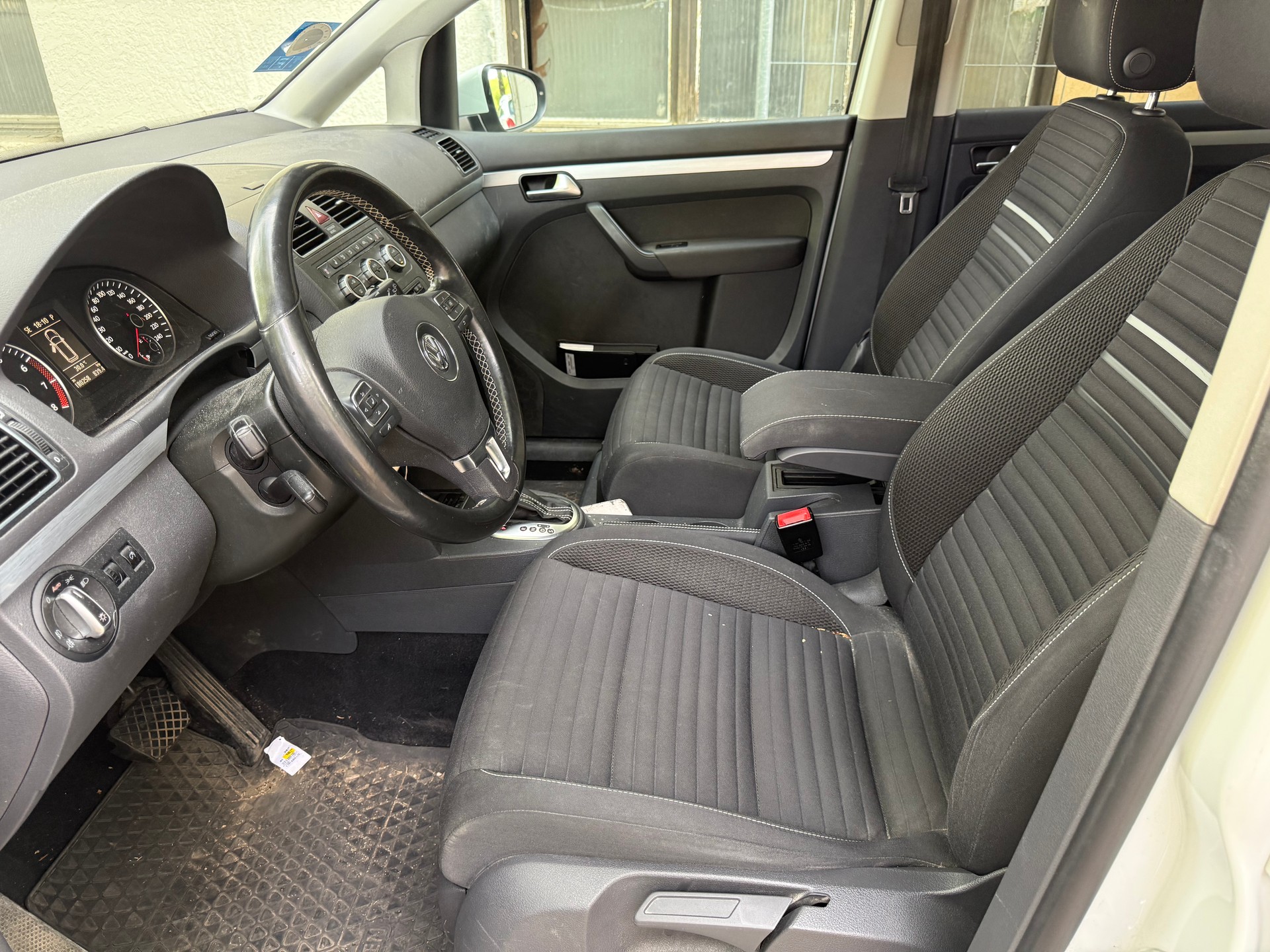 VW Touran 1.4 TSI Cup DSG-image-6
