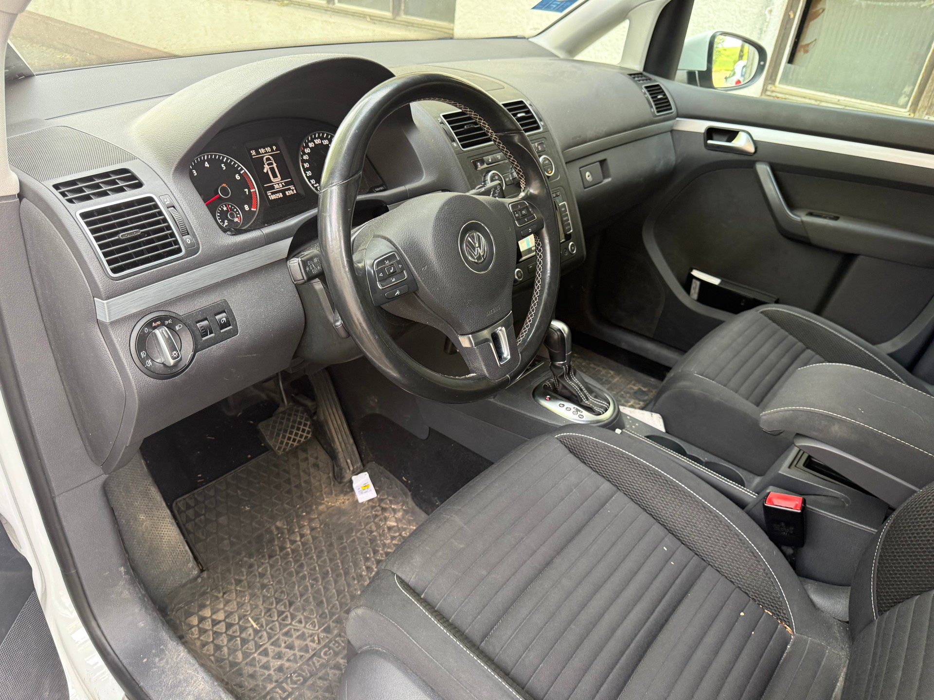 VW Touran 1.4 TSI Cup DSG-image-5