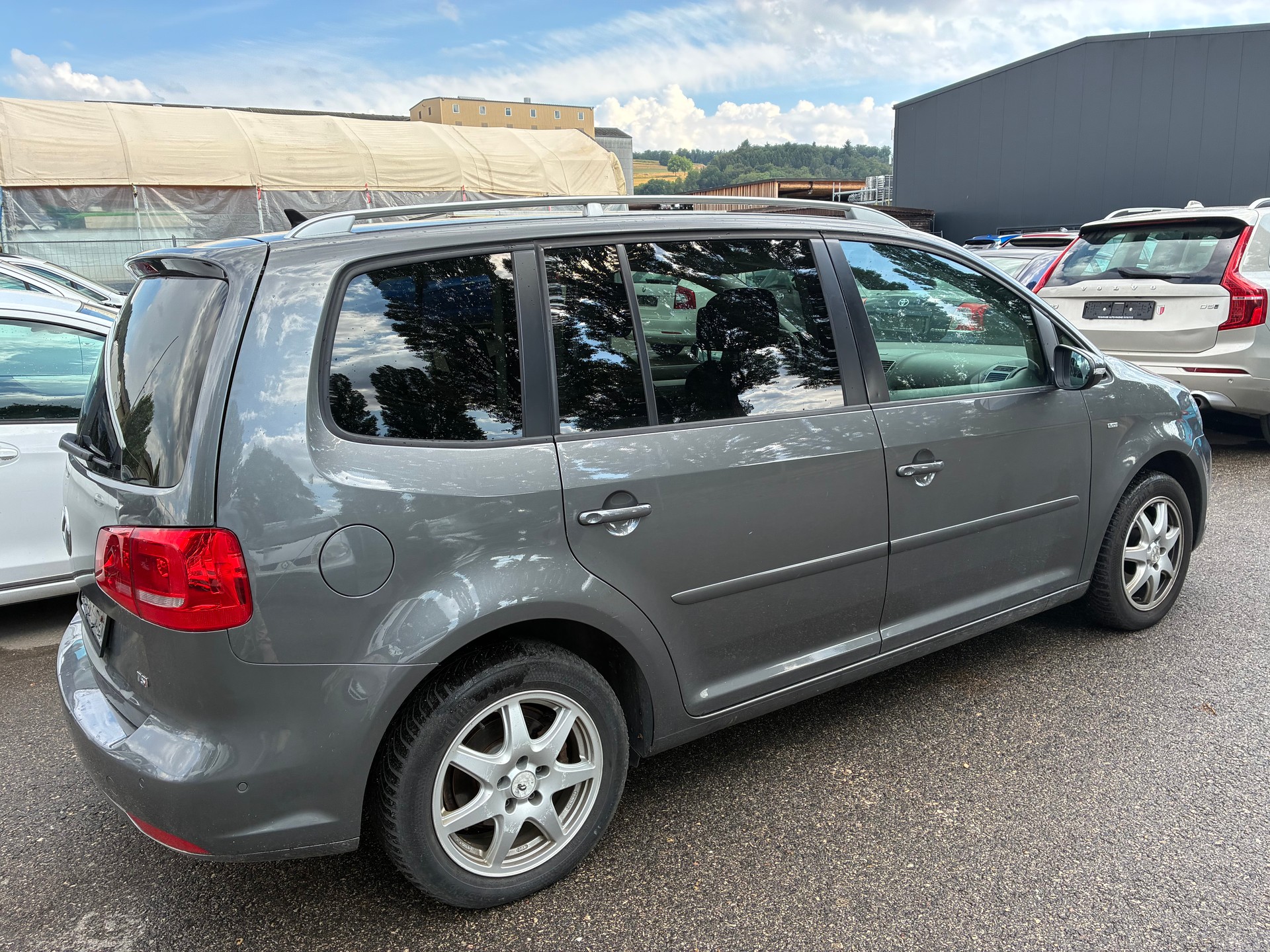 VW TOURAN-image-1
