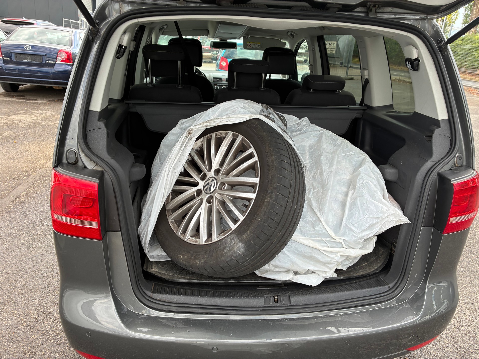 VW TOURAN-image-7