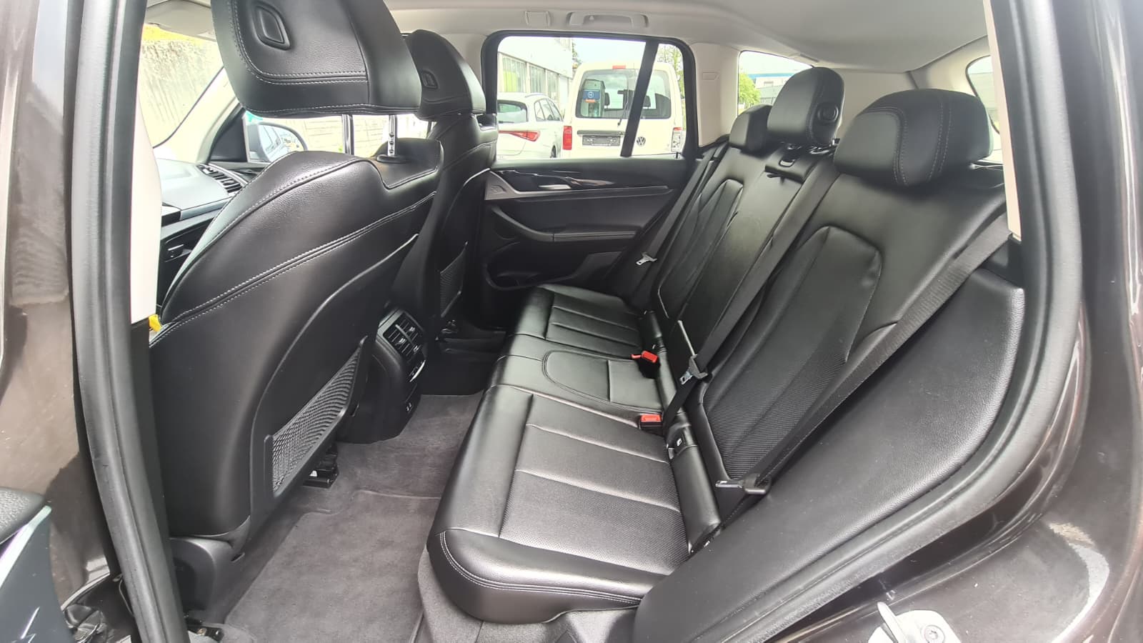 BMW X3 xDrive 48V 20d ** Leder Ausstattung ** Sportsitze ** Parking Assistance Plus ** RF-Kamera 360°° ** Front Kamera **-image-19