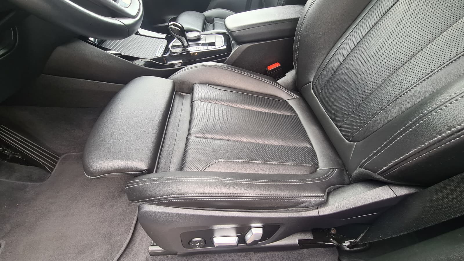 BMW X3 xDrive 48V 20d ** Leder Ausstattung ** Sportsitze ** Parking Assistance Plus ** RF-Kamera 360°° ** Front Kamera **-image-20