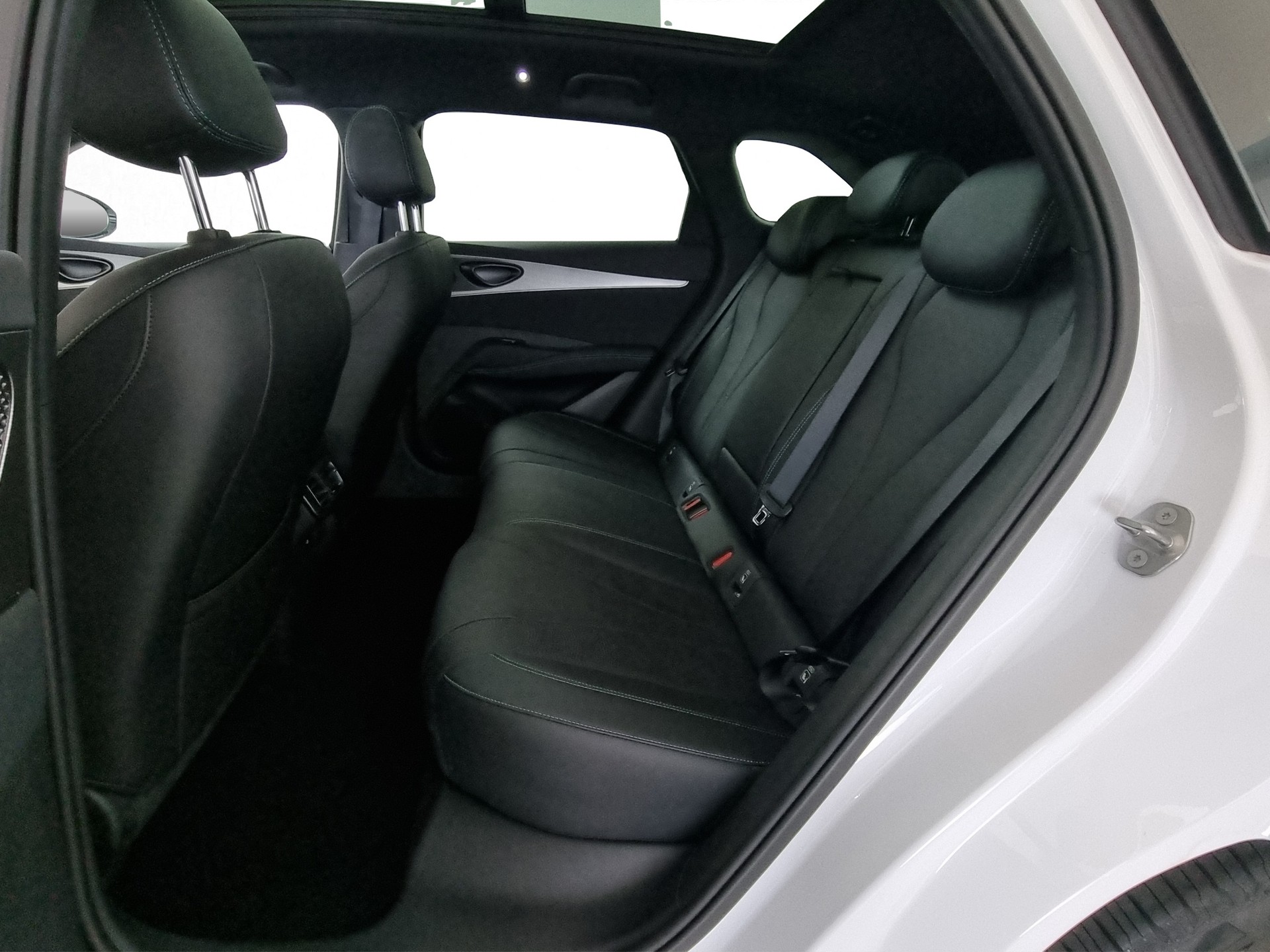 BYD Seal 6 DM-i Touring Comfort-image-6