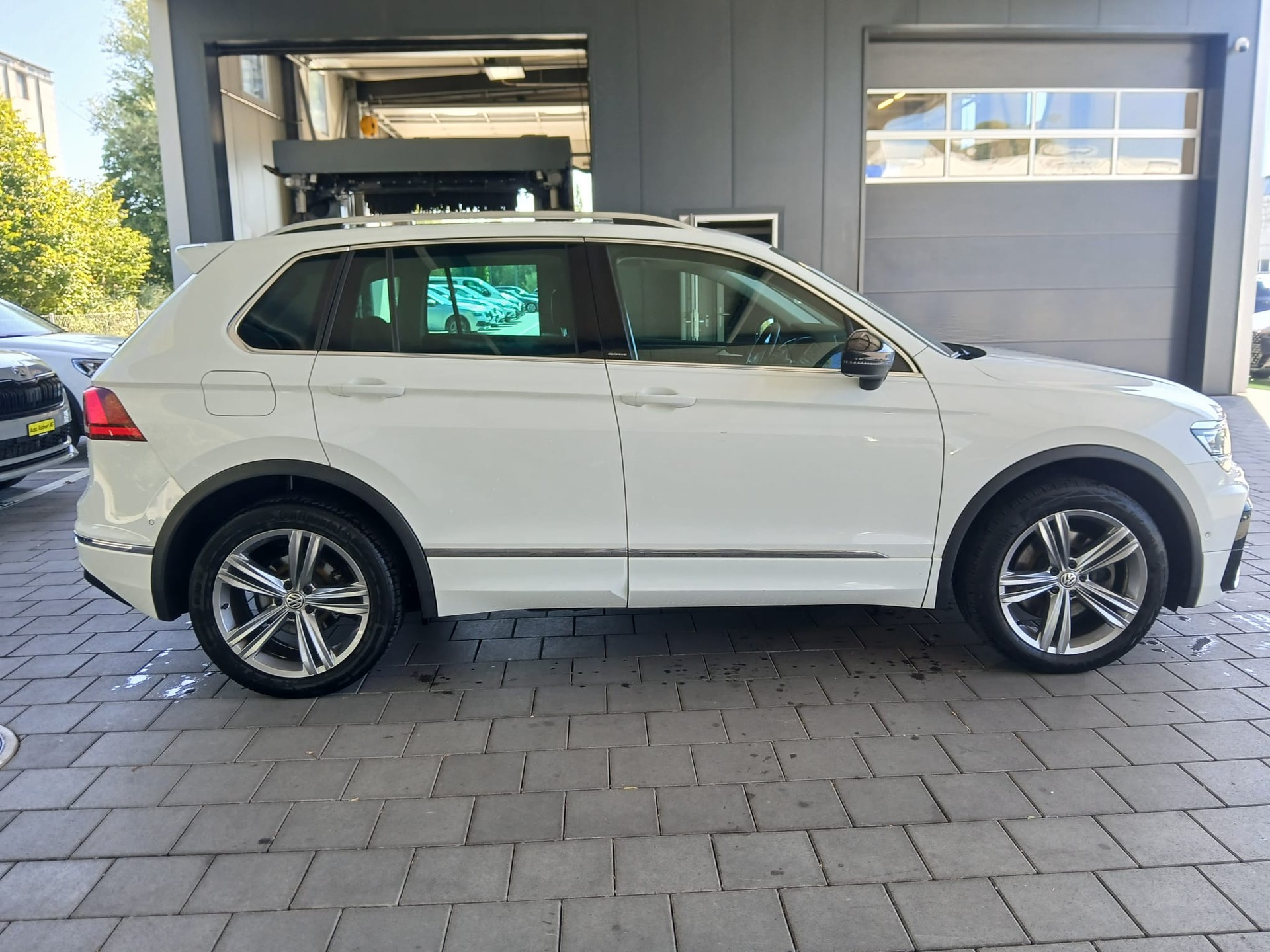 VW 2.0 TDI R-Line-image-2