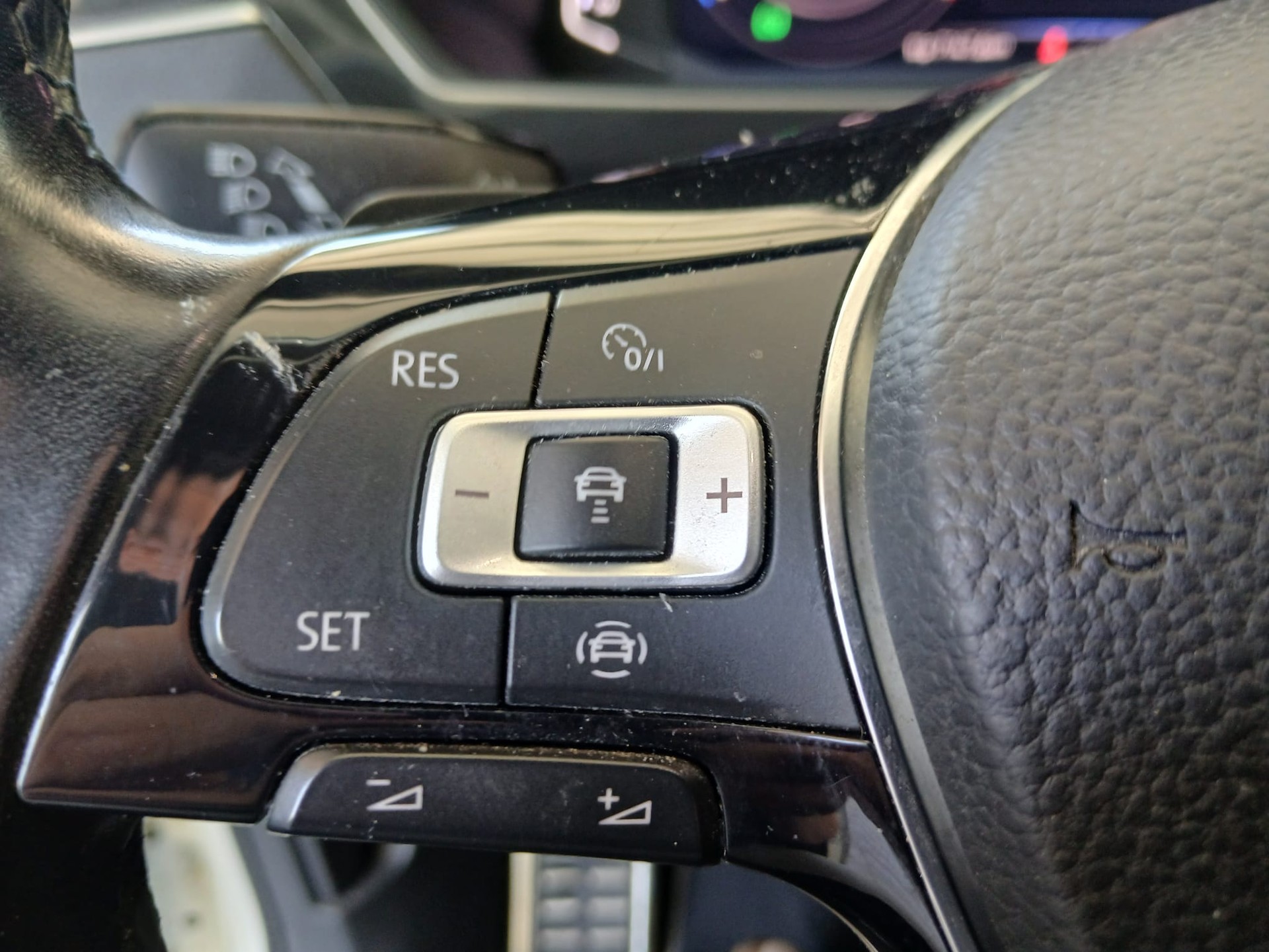 VW 2.0 TDI R-Line-image-9