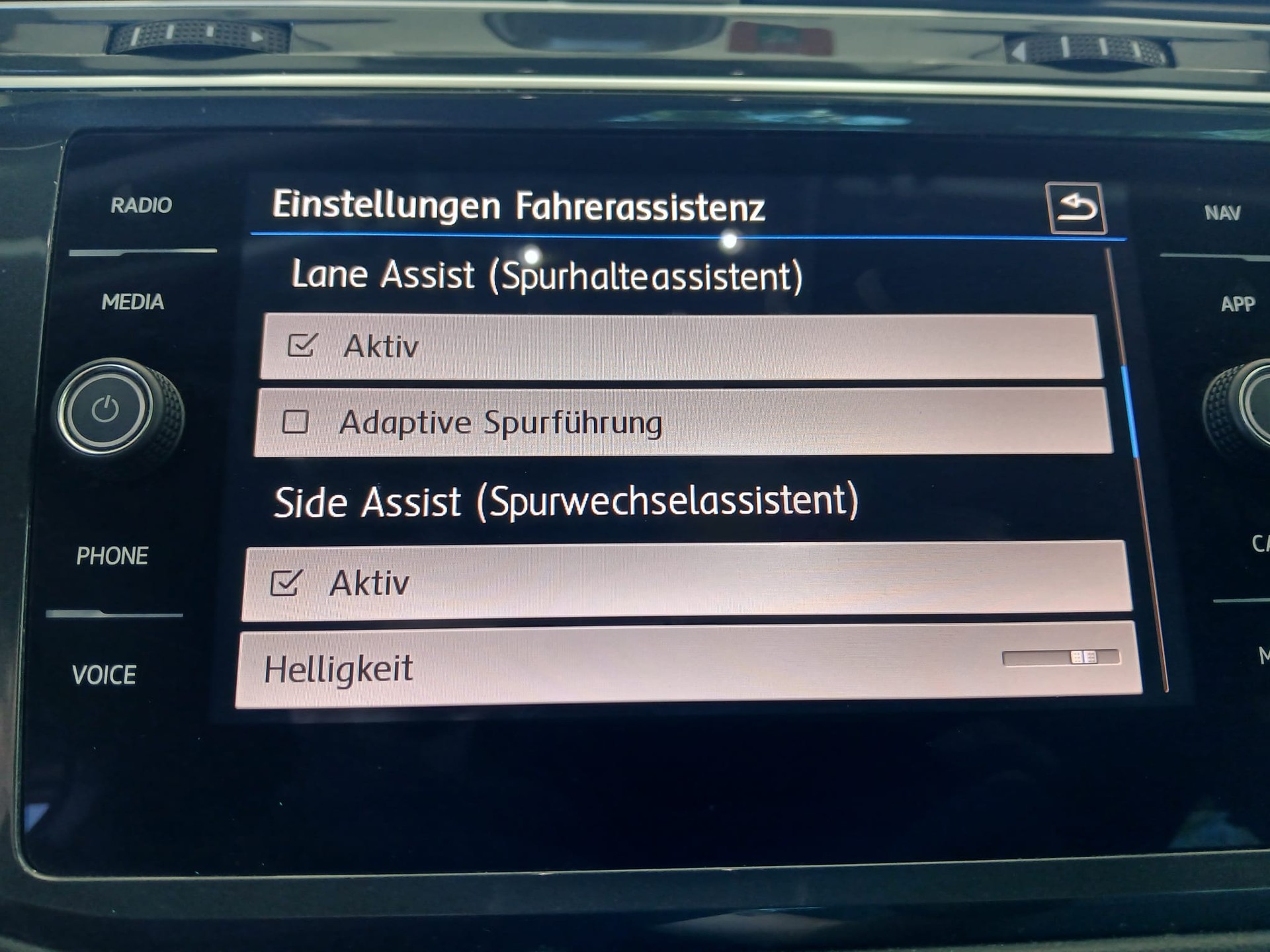 VW 2.0 TDI R-Line-image-12