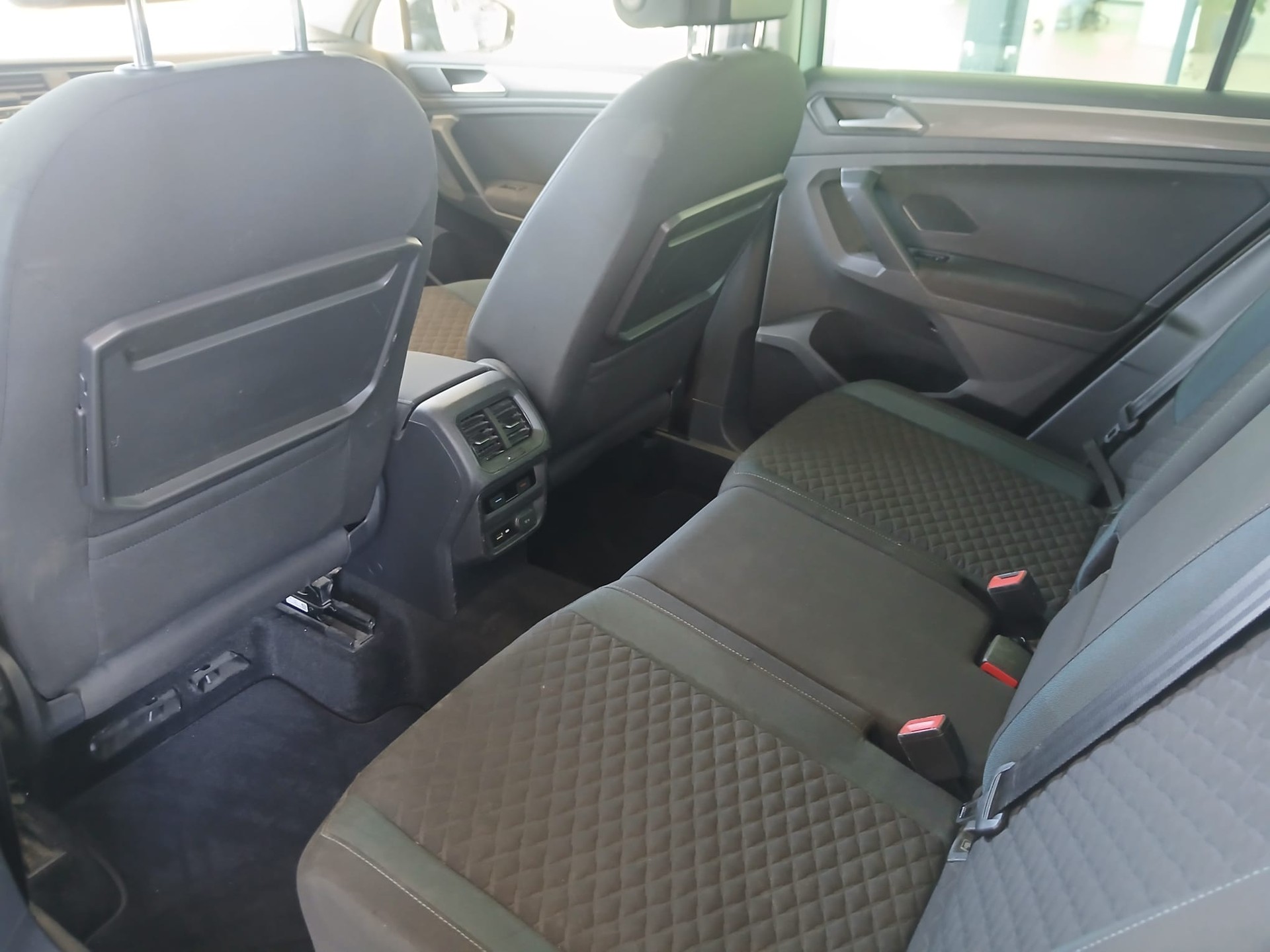 VW 2.0 TDI R-Line-image-6