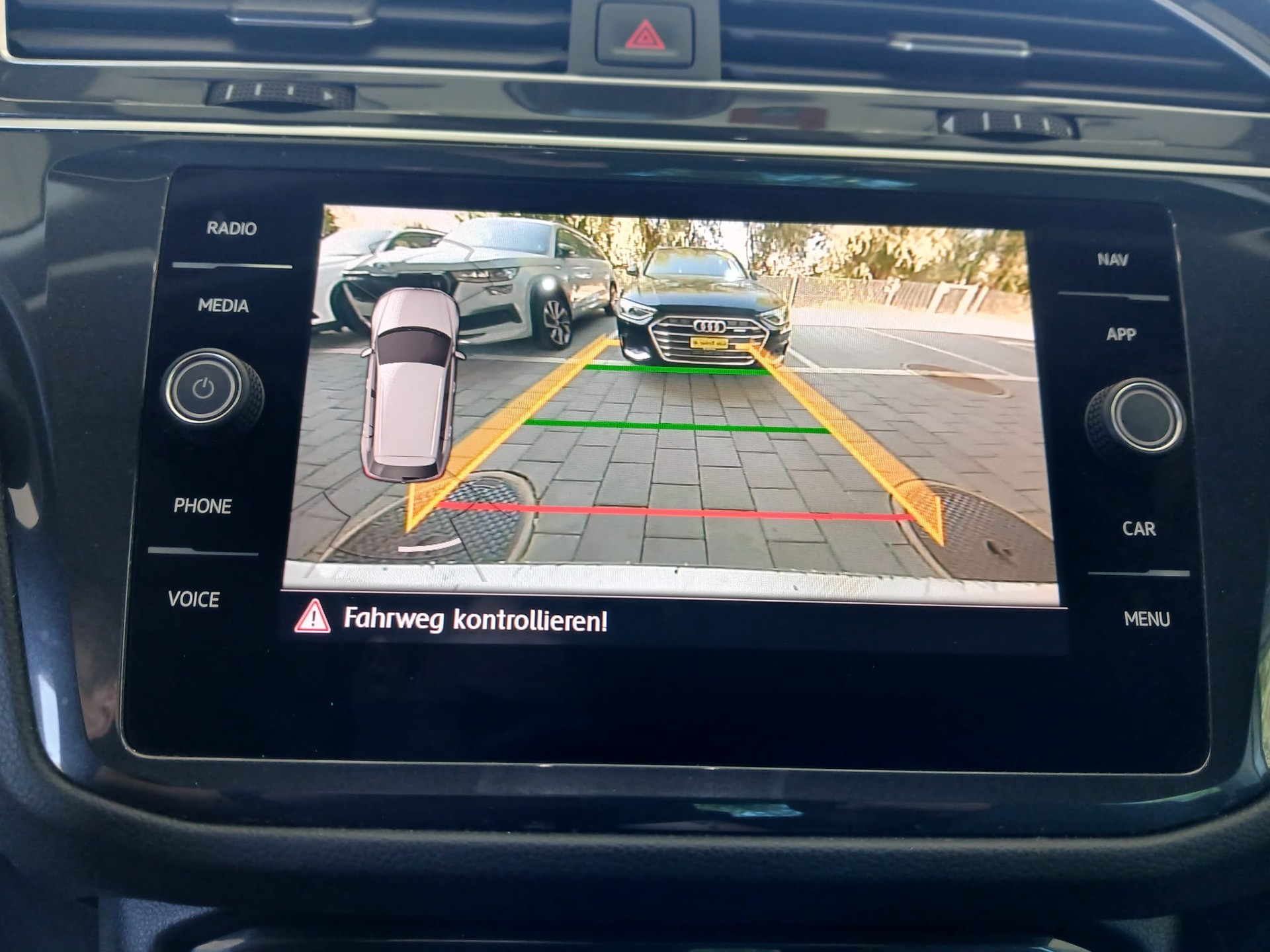 VW 2.0 TDI R-Line-image-10
