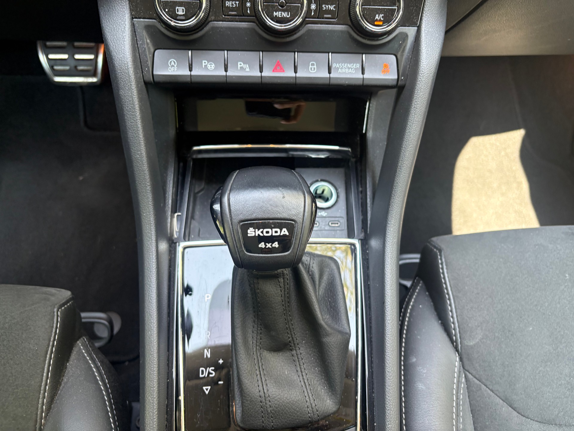 SKODA Kodiaq 2.0 TSI 4x4 SportLine-image-10