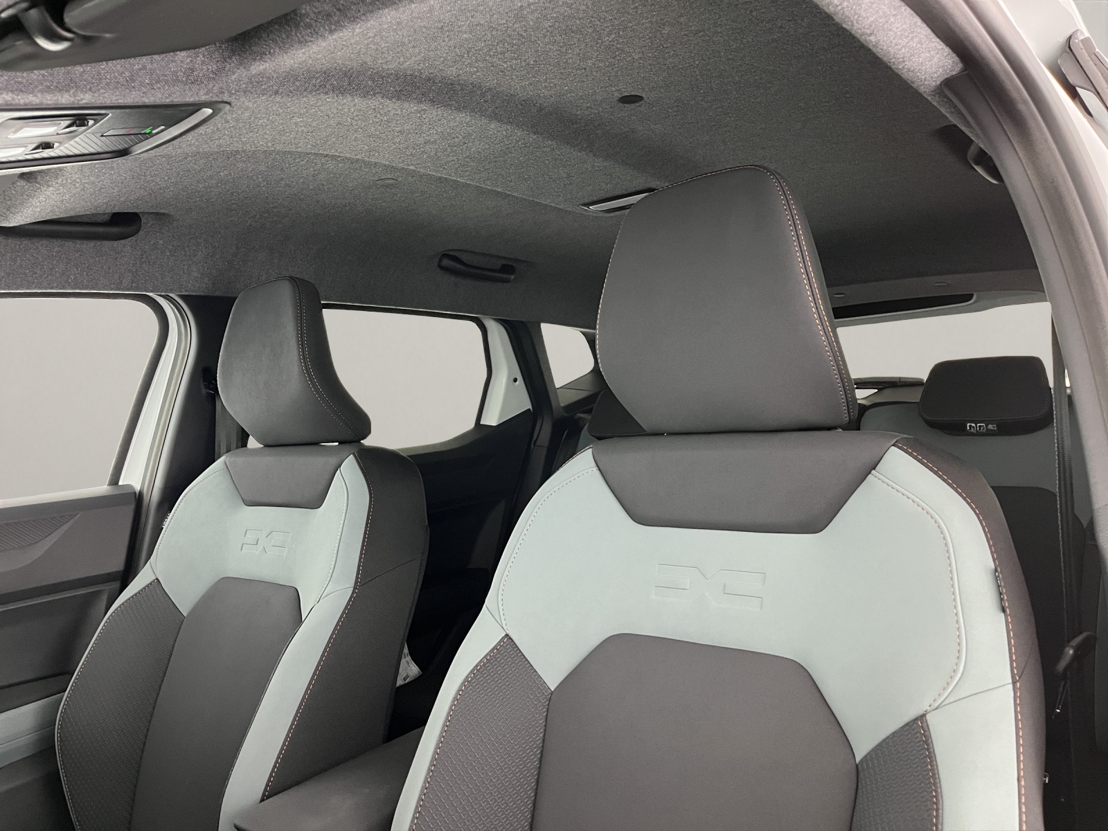 DACIA Duster 1.2 Hybrid Extreme 4WD-image-14