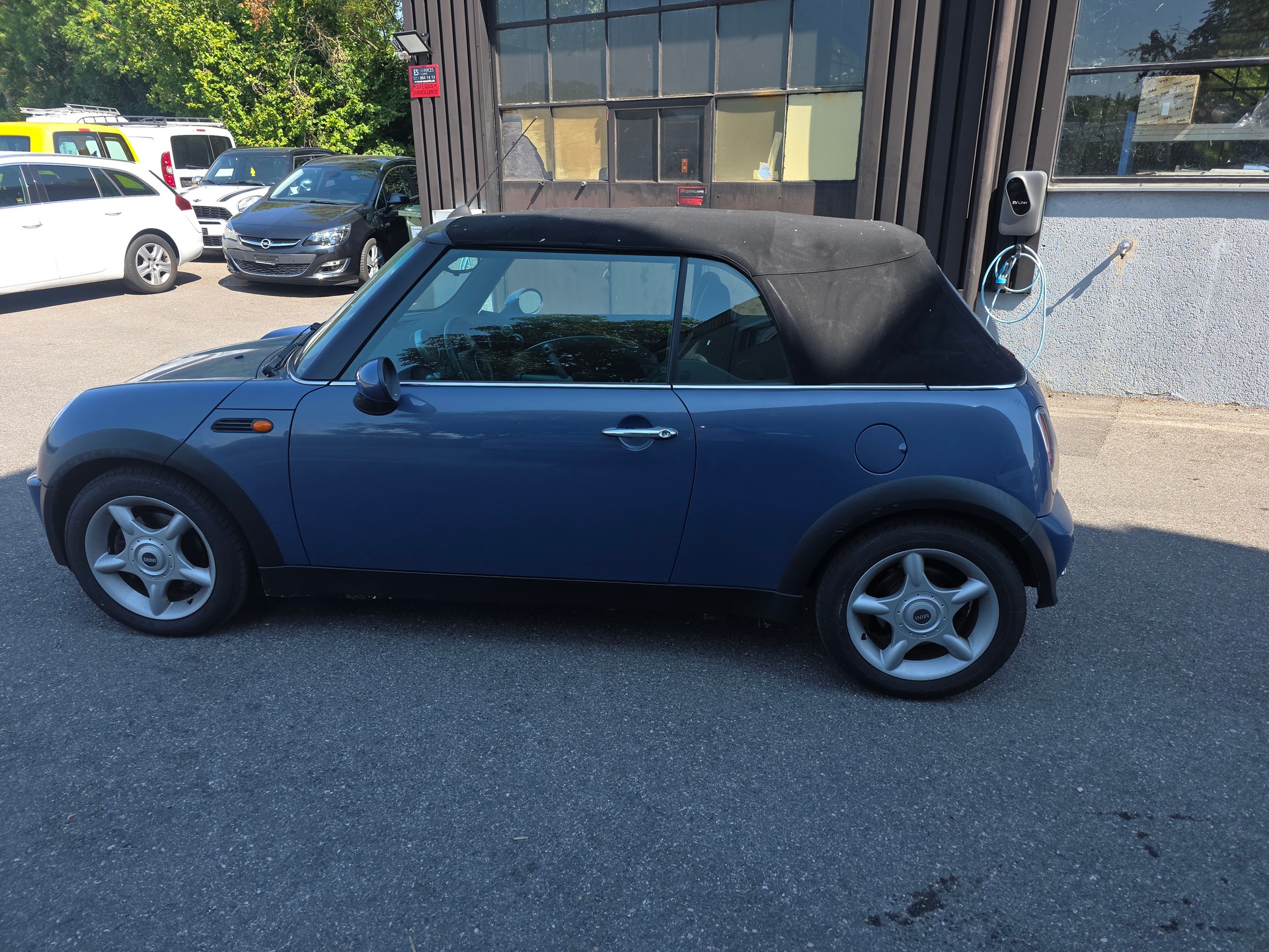 MINI Cooper Cabriolet-image-11