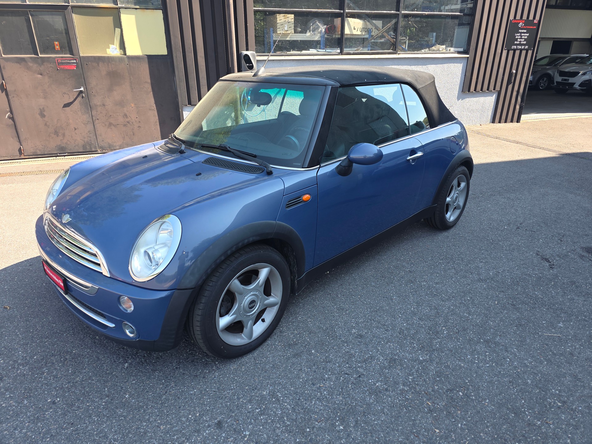 MINI Cooper Cabriolet-image-13