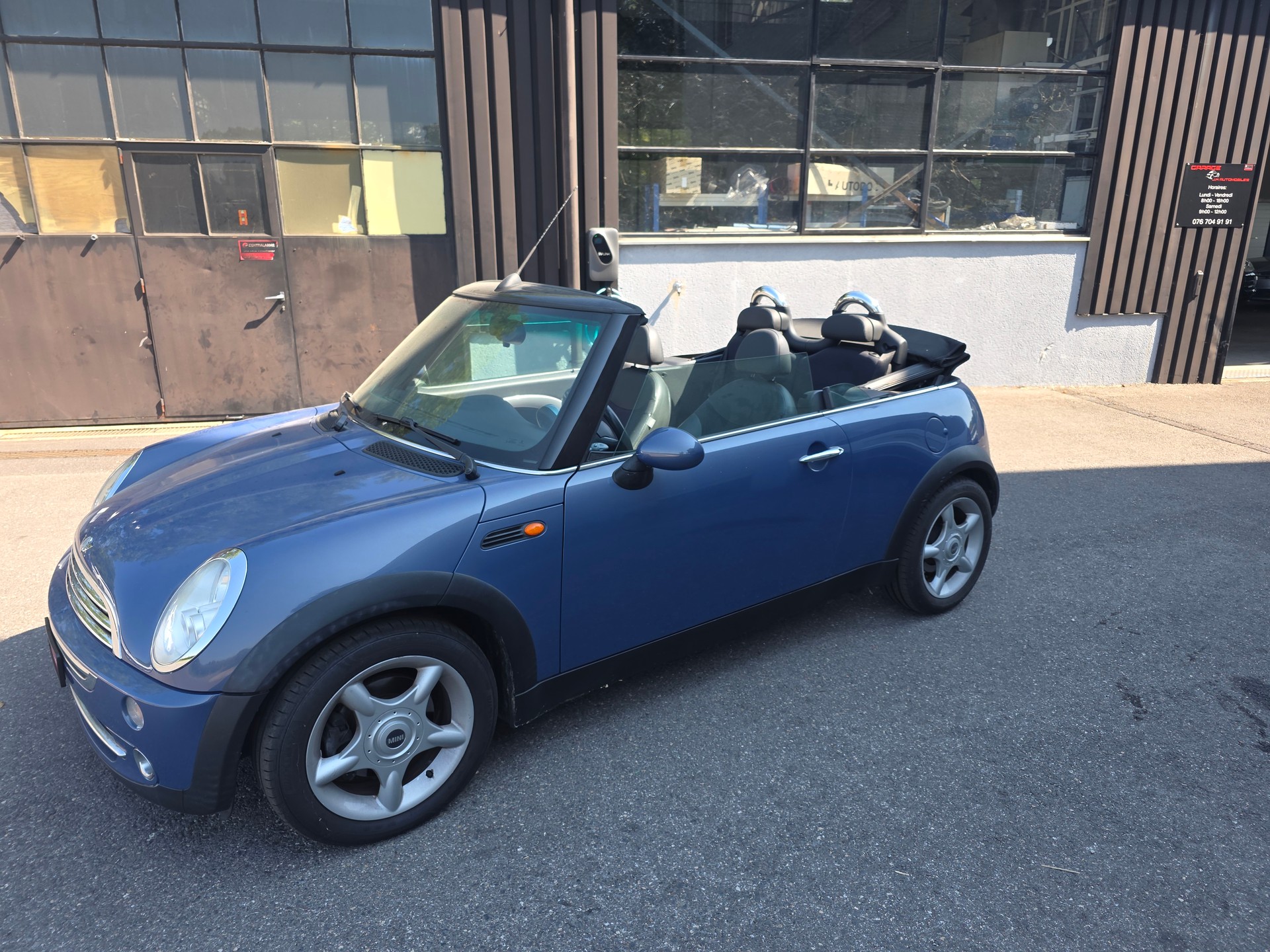 MINI Cooper Cabriolet-image-0