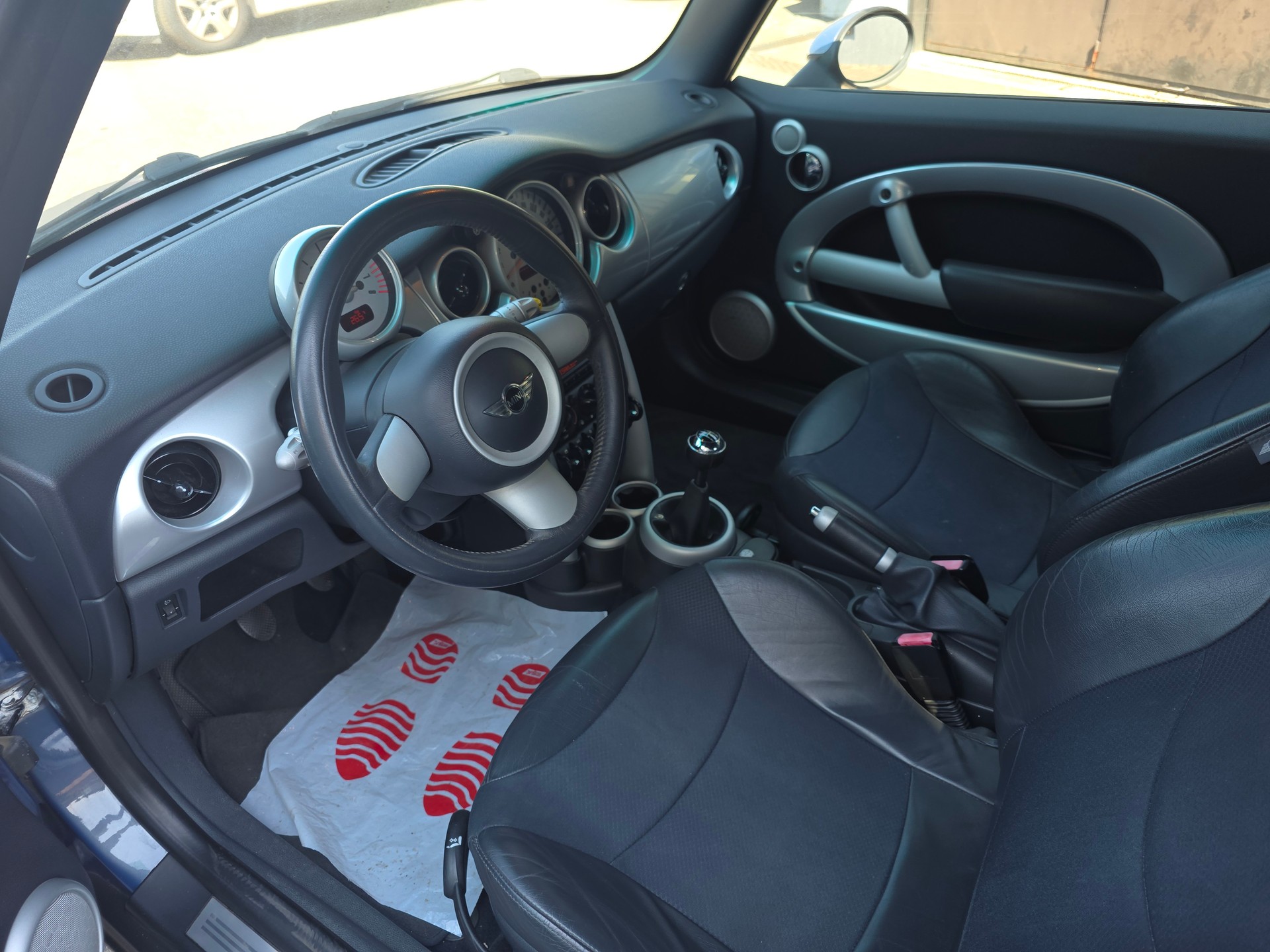 MINI Cooper Cabriolet-image-4