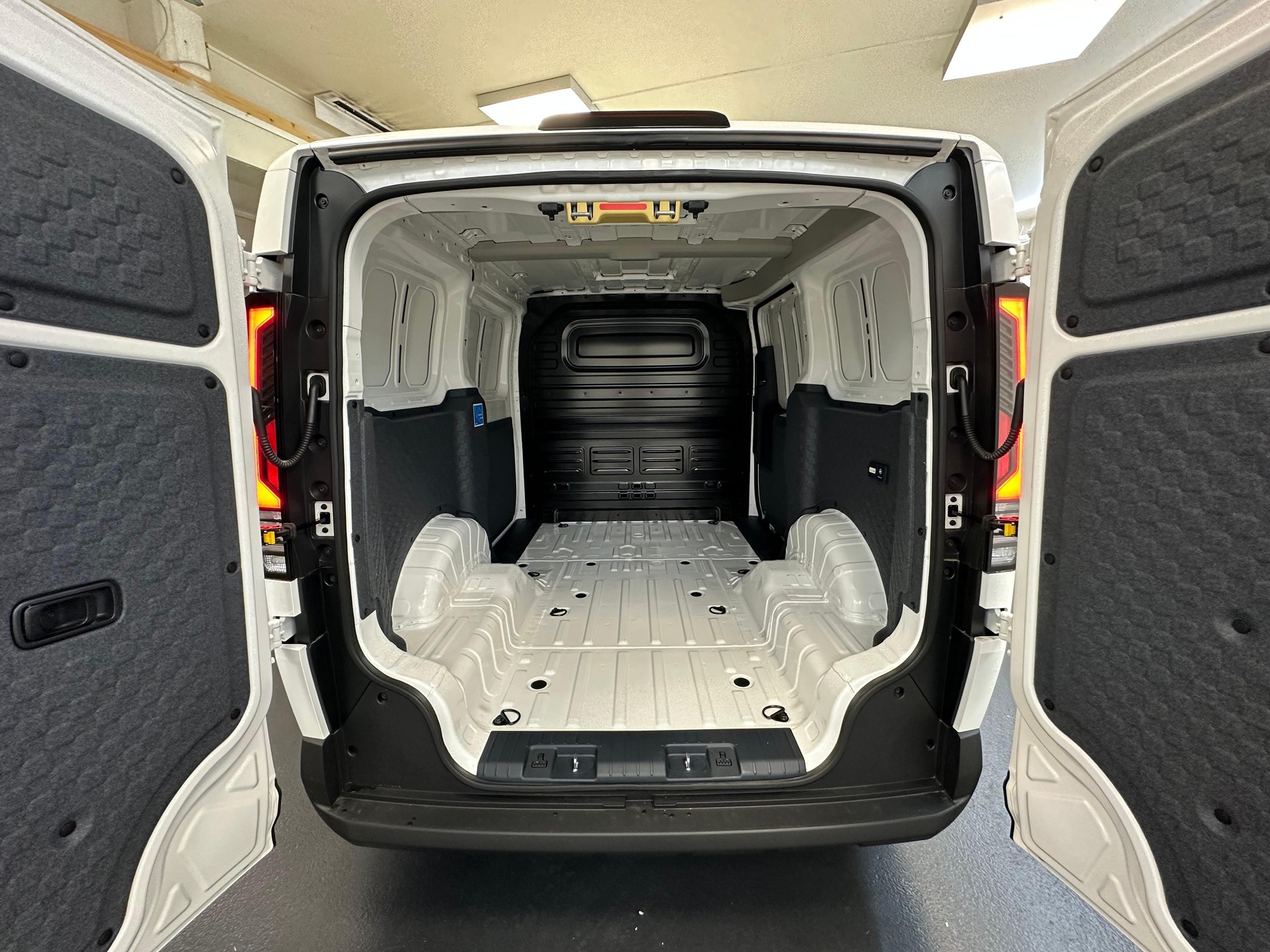 KIA PV5 Cargo 71.2 kWh Elite-image-11