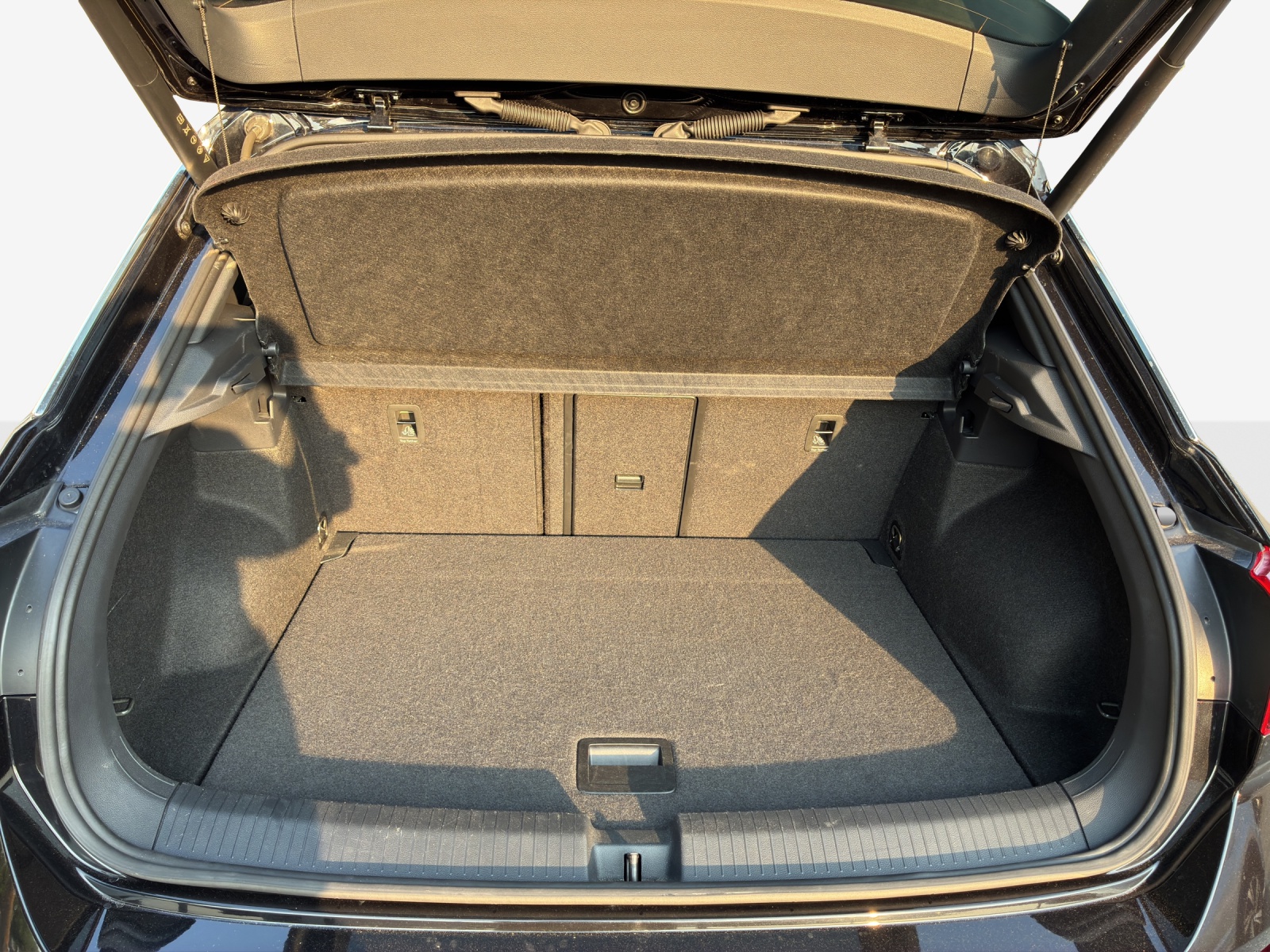 VW T-Roc 2.0 TSI R-Line DSG 4Motion-image-12