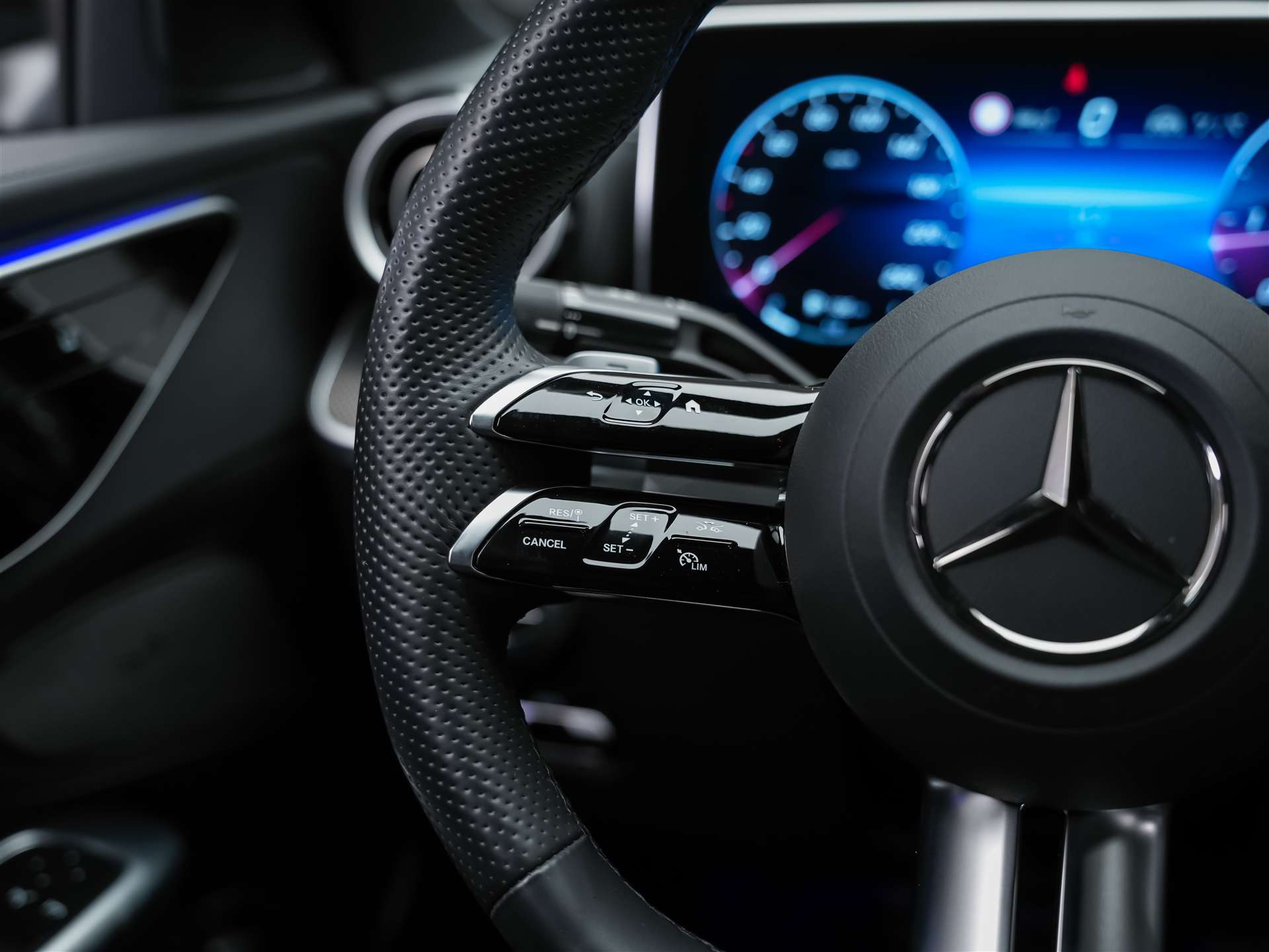 MERCEDES-BENZ C 300 d AMG Line *20" Felgen*Abstandsregler*AHK*-image-27