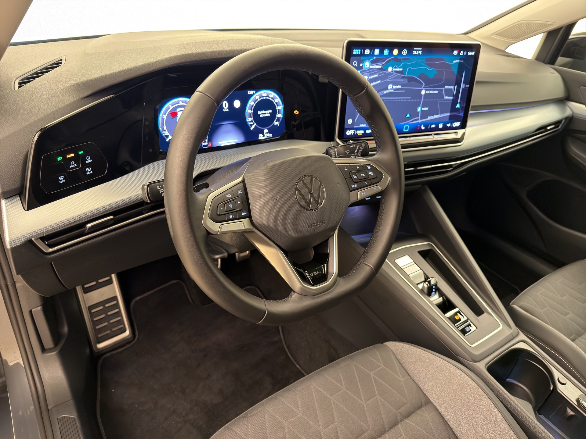 VW Golf 8 1.5 eTSI Goal DSG-image-13