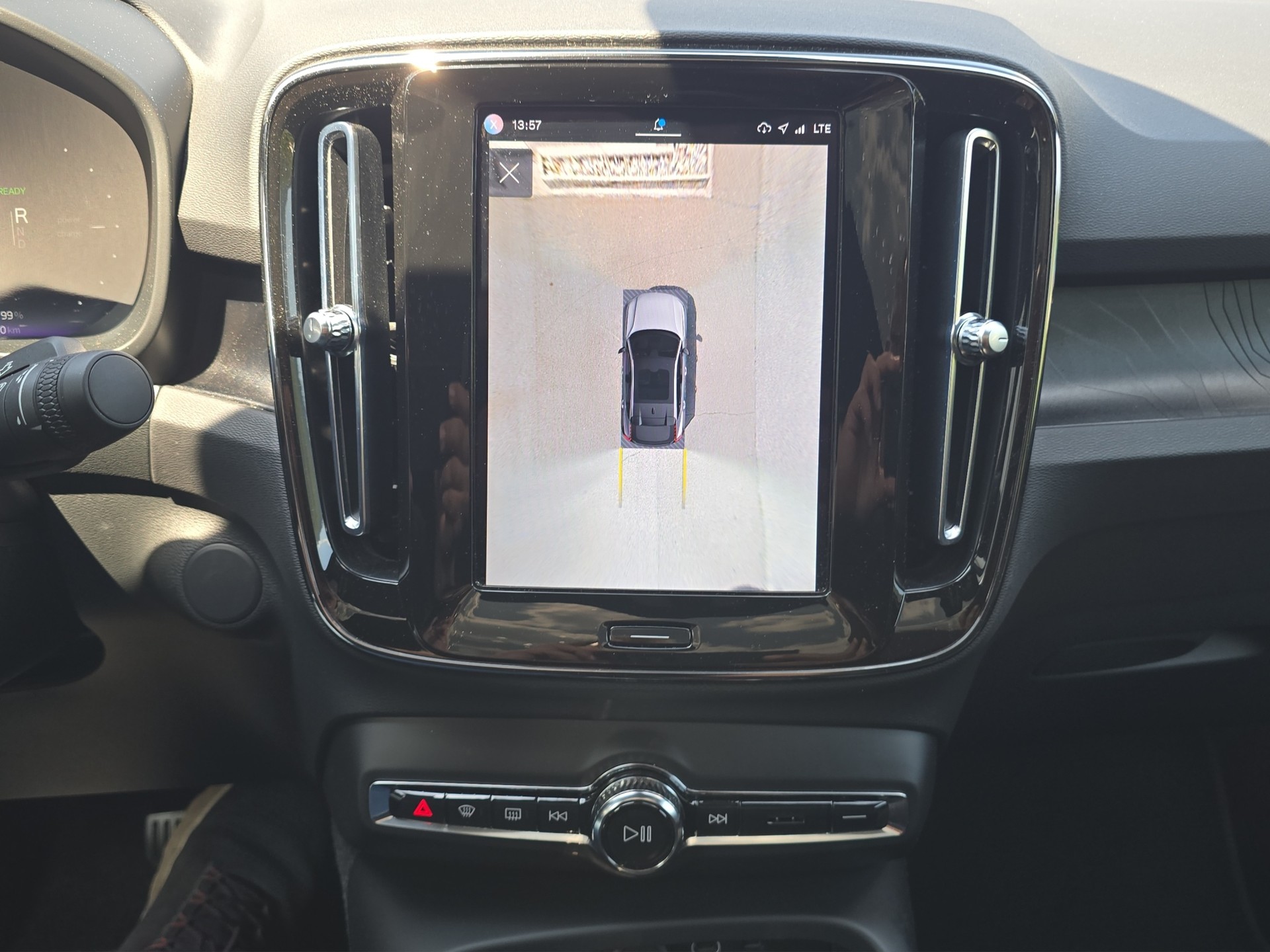VOLVO C40 Recharge P8 Twin AWD Pure Electric Ultimate-image-12