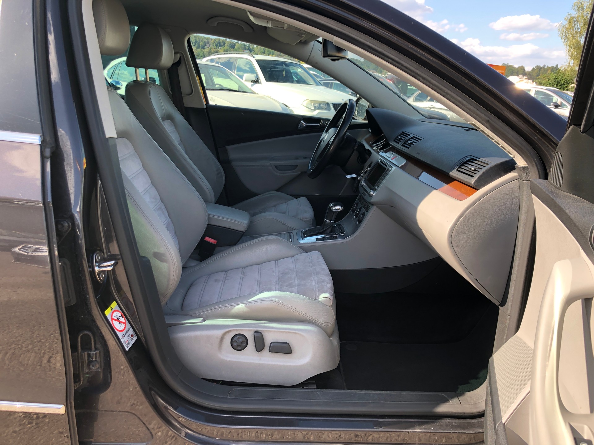 VW Passat Variant 3.2 V6 FSI Highline 4Motion-image-9