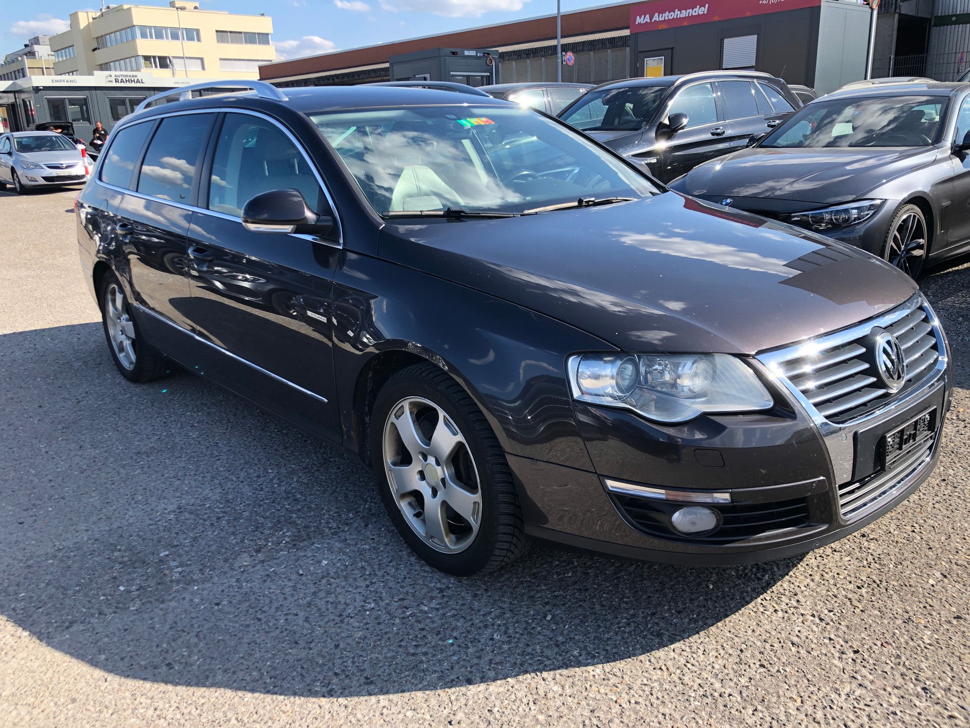 VW Passat Variant 3.2 V6 FSI Highline 4Motion-image-2