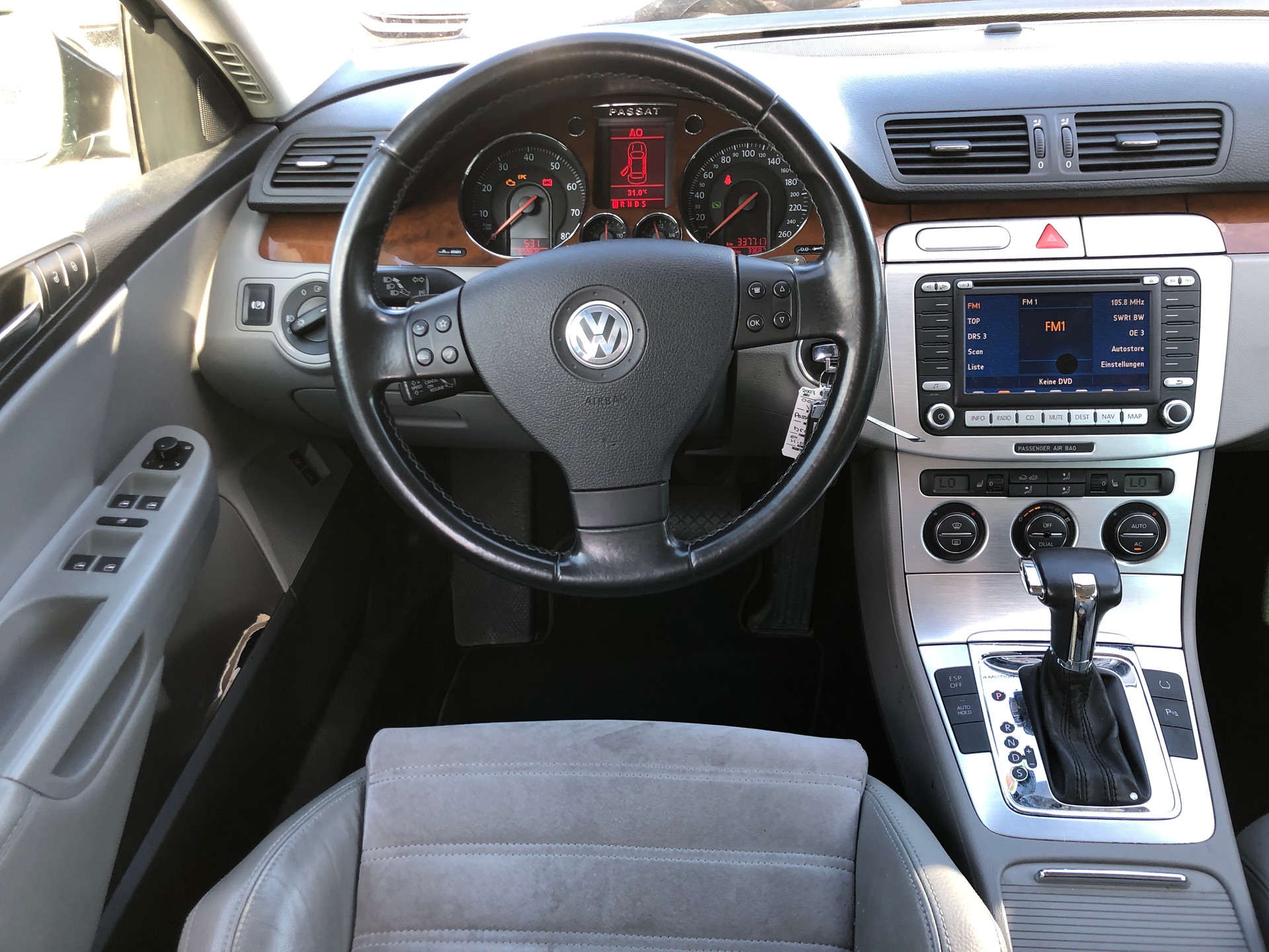 VW Passat Variant 3.2 V6 FSI Highline 4Motion-image-6