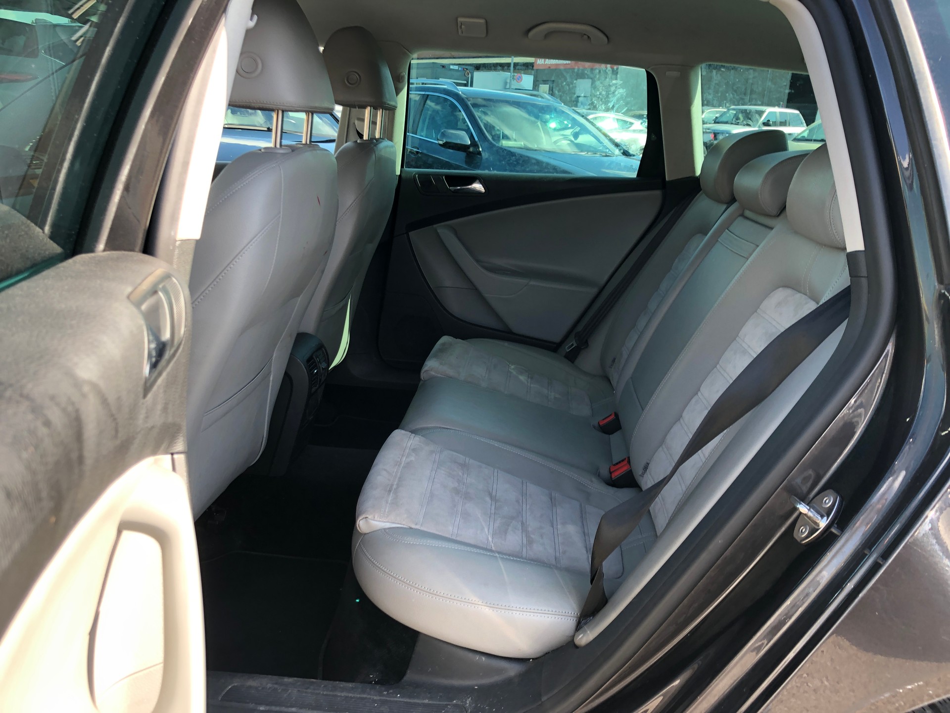 VW Passat Variant 3.2 V6 FSI Highline 4Motion-image-10